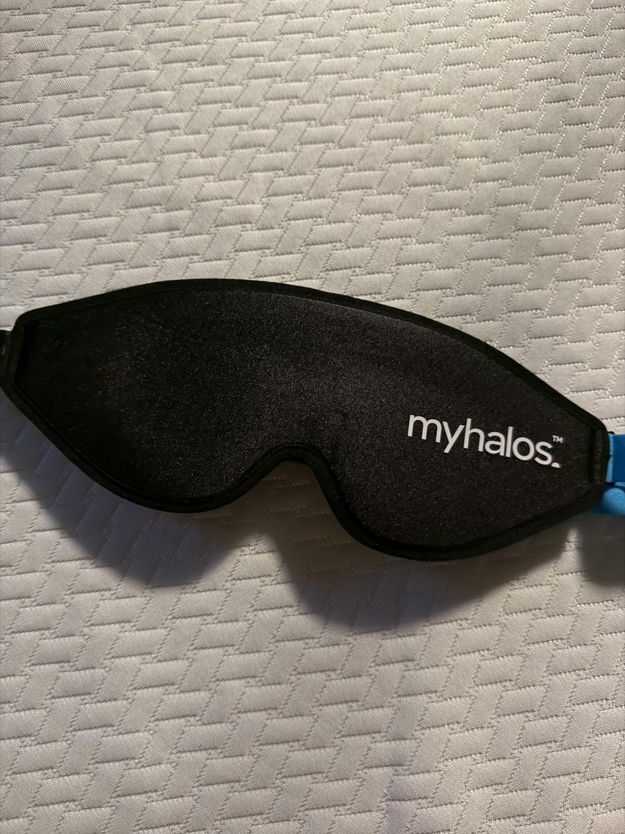 MyHalos Sleep Mask - 3D Blackout Eye Mask for Women & Men, Side Sleepers, Zero Pressure Memory Foam Eyelash Friendly, Breathable, Award-Winning Sleep Aid for Travel (Black) customer photo 1