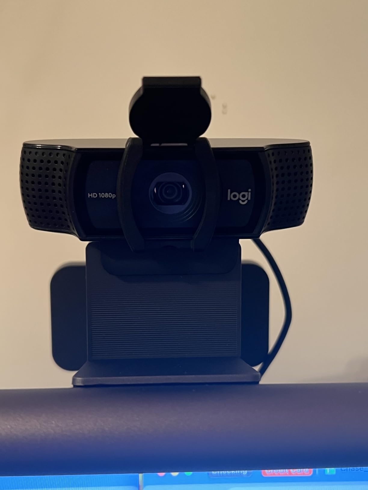 Logitech C920e HD 1080p Mic-Enabled Webcam, Certified for Zoom, Microsoft Teams Compatible, TAA Compliant customer photo 2