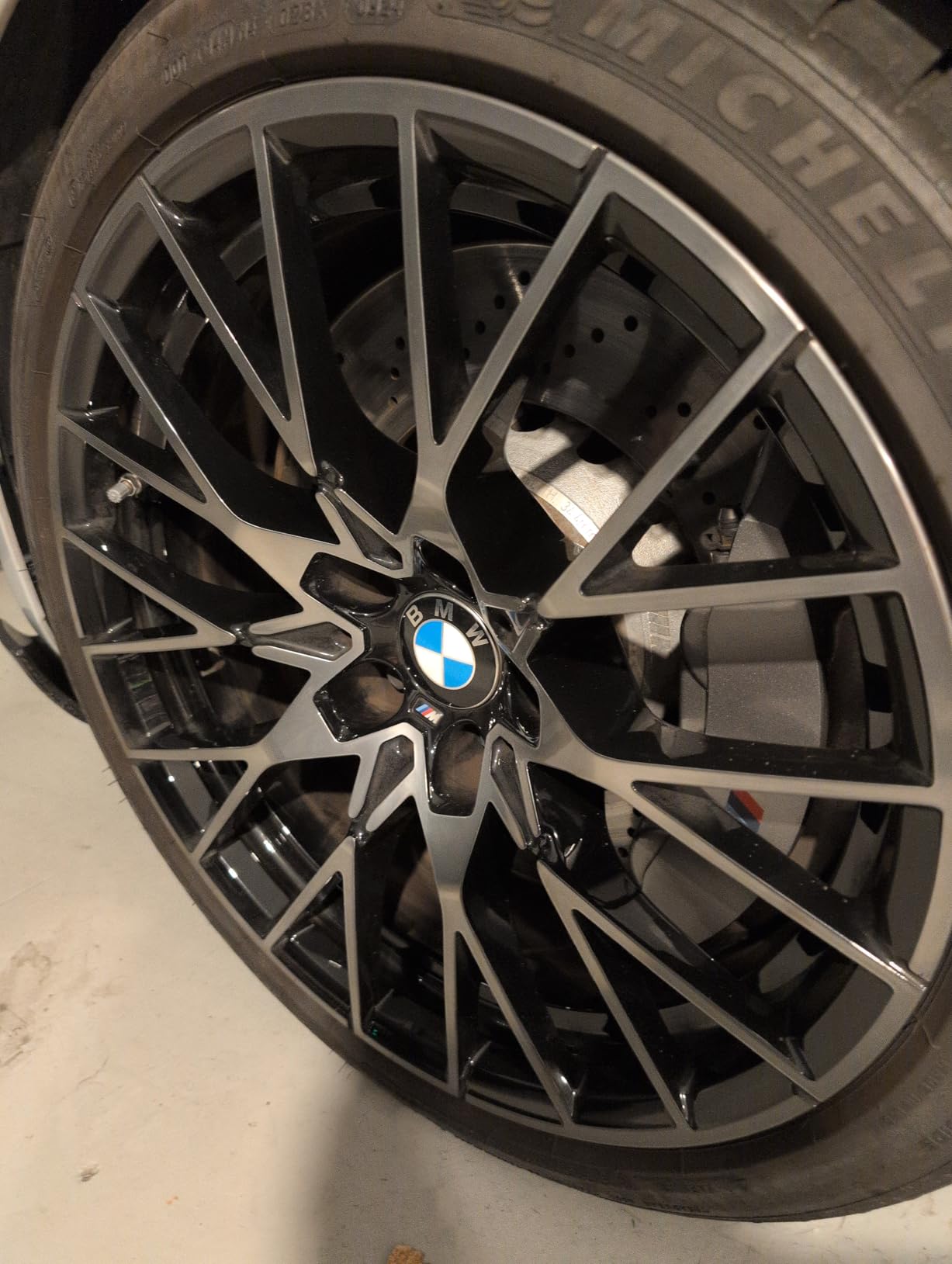 Turtle Wax 53759 Hybrid Solutions All Wheel Cleaner and Iron Remover, Rapid Removal of Surface Contaminants, Brake Dust and Rust, Safe for All Vehicle Paint, Low Odor Formula, 23 Oz. (Pack of 1) customer photo 1