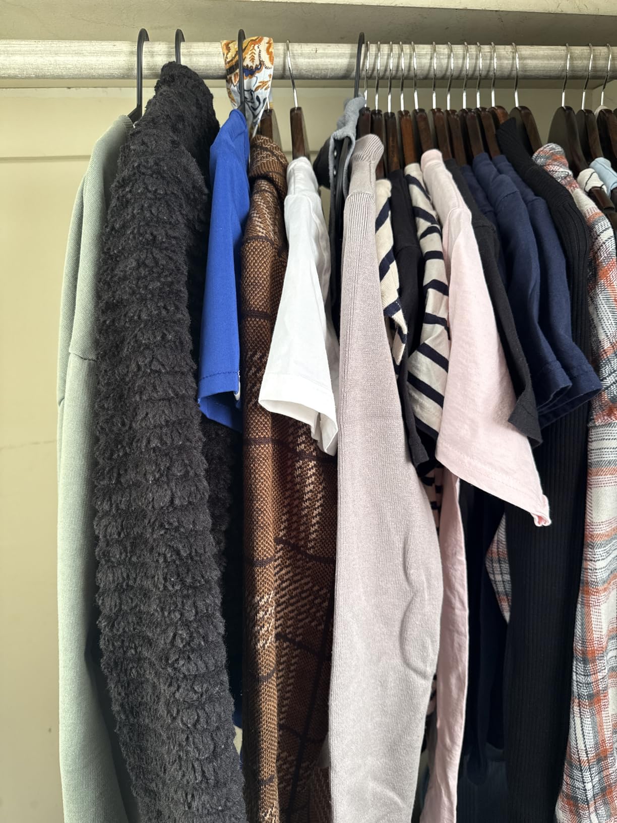 Amber Home 20 Pack Vintage Wooden Coat Hangers, Walunt Wood Suit Hangers with Non Slip Pant Bar, Clothes Hangers for Shirts, Jackets, Dress, Pant (Retro, 20) customer photo 2