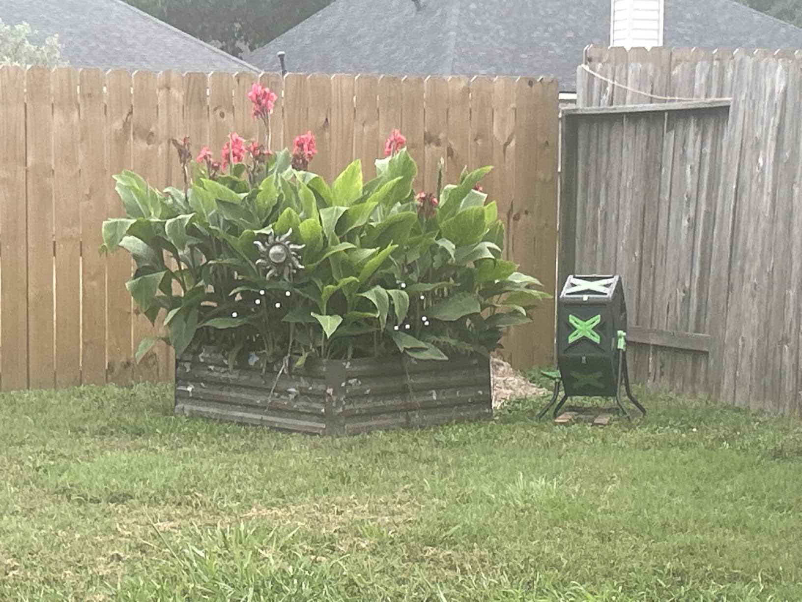 SQUEEZE master Light Weight Tumbling Compost Bin-Single Chamber Compost Tumbler 18.5 Gallon/70L customer photo 1