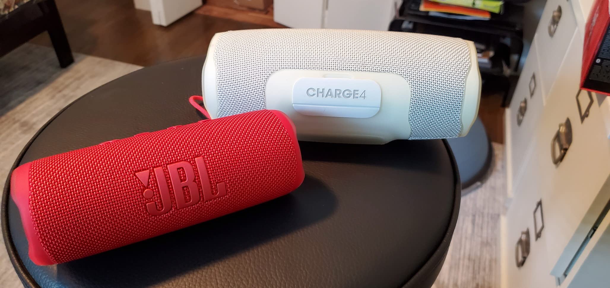 Flip 6 - Portable Bluetooth Speaker, powerful sound and deep bass, IPX7 waterproof, 12 hours of playtime, JBL PartyBoost for multiple speaker pairing for home, outdoor and travel (Red) customer photo 2