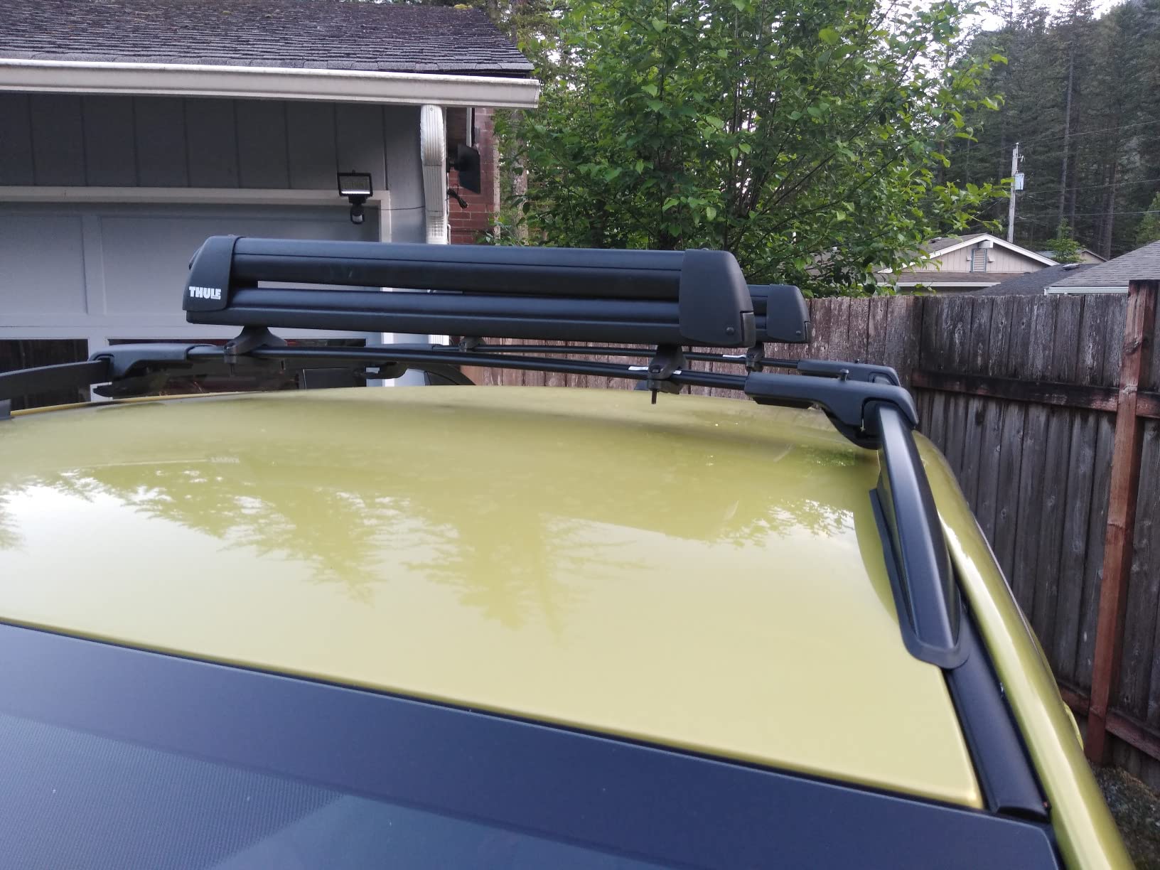 Thule Ski & Snowboard Rack Carrier customer photo 1