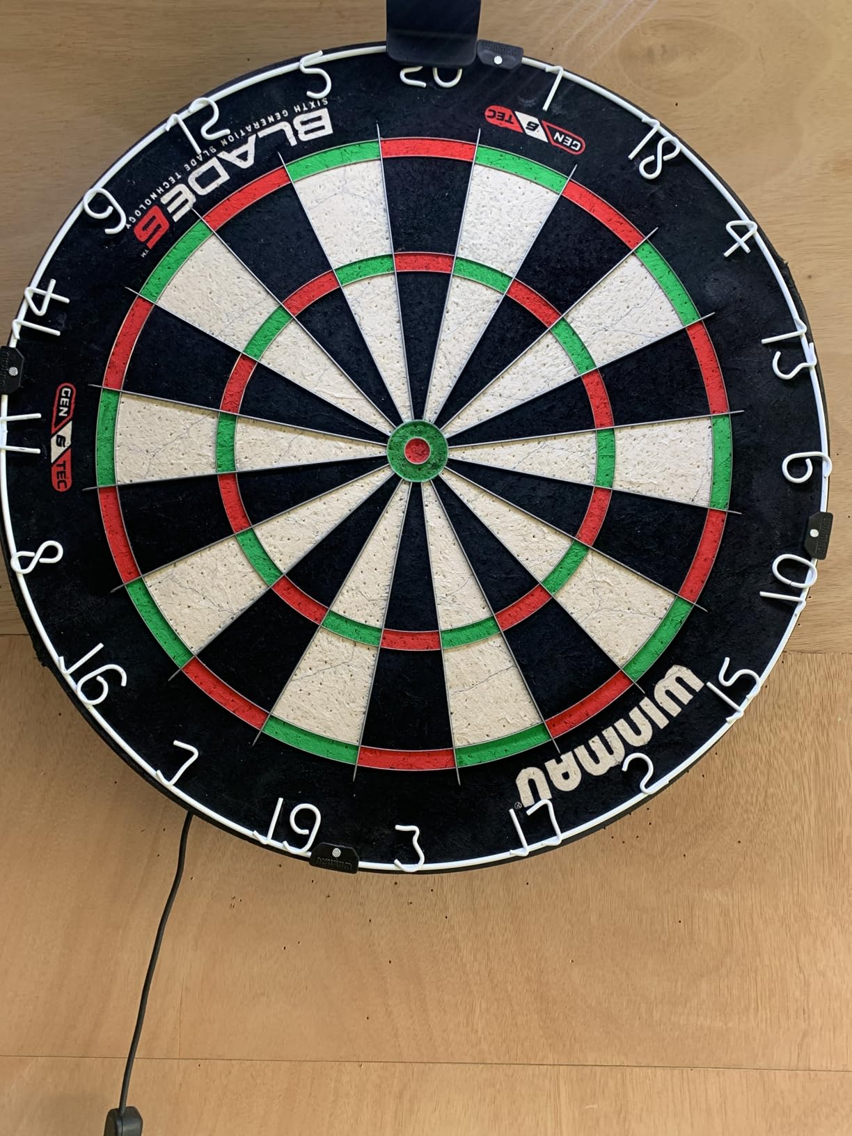 Winmau Blade X & Blade 6 Series Dartboards - Professional PDC Official Tournament Dart Board, Ultra-Thin Wire System, High-Density Sisal Construction customer photo 1