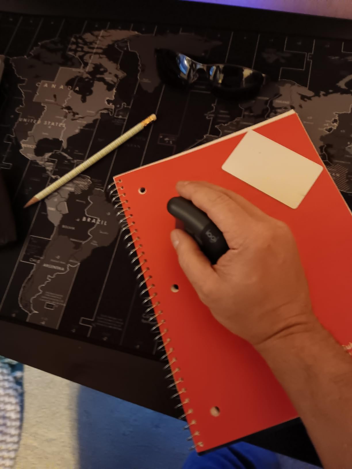 Logitech Lift Vertical Ergonomic Mouse, Wireless Bluetooth or USB Receiver, Quiet Clicks, 4 Buttons, Right Hand Wireless Mouse, Windows/macOS/iPadOS, Laptop, PC - Graphite customer photo 2