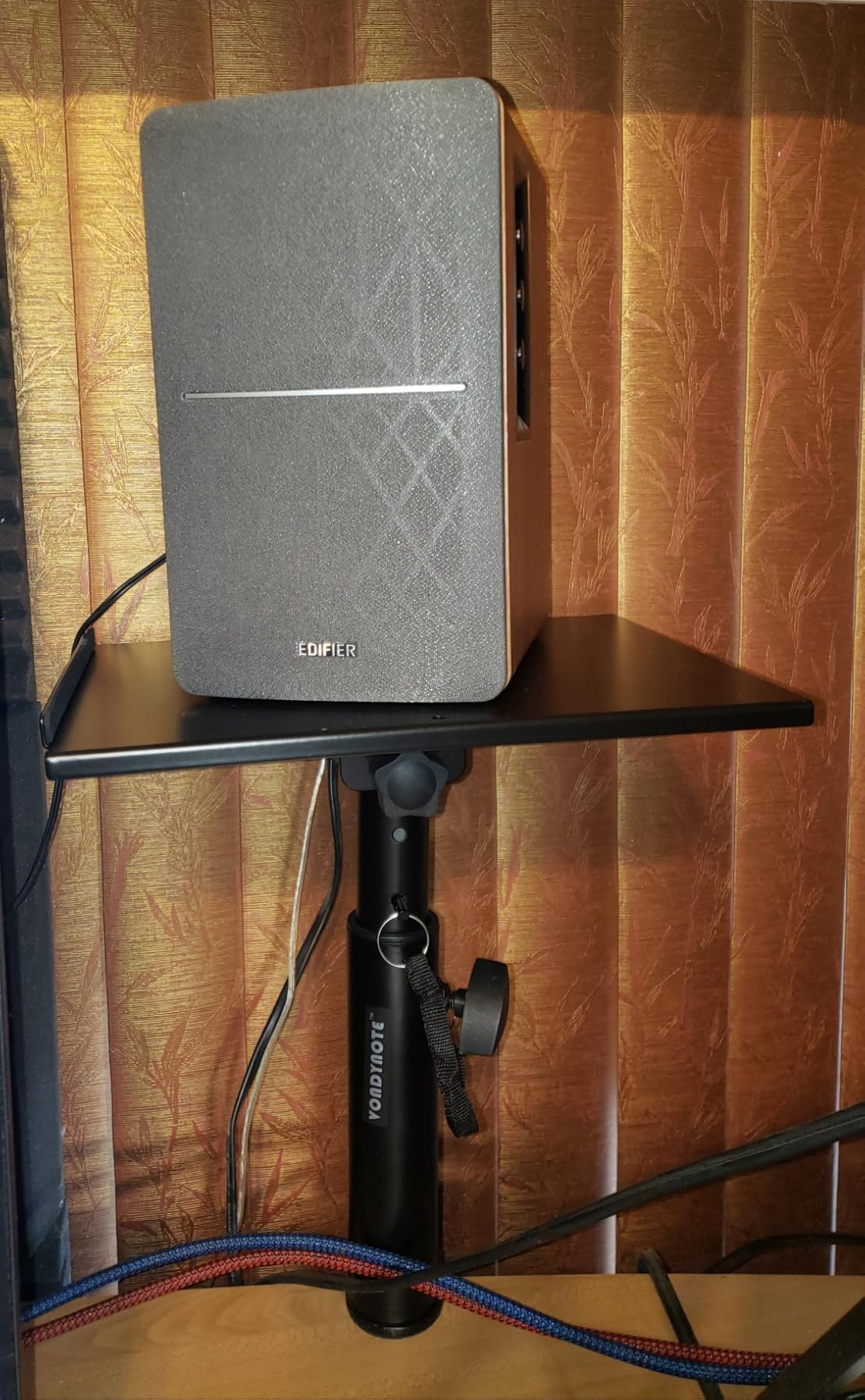 Studio Monitor Stands Pair Heavy Duty Desk Clamp Speaker Stands with Adjustable Tilt Angle Tray of 0-12 ° customer photo 2