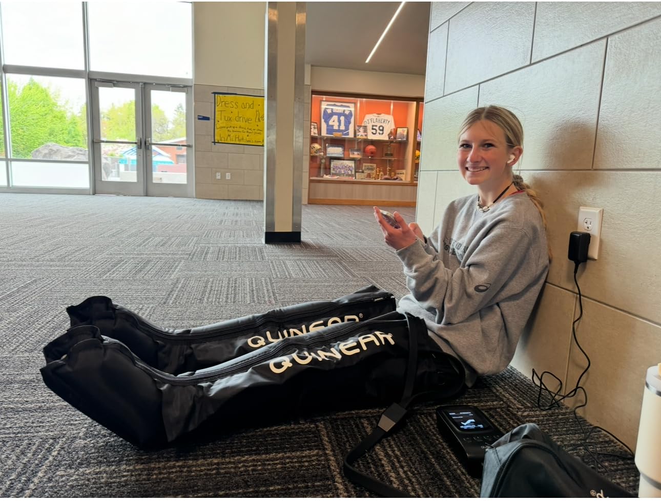 QUINEAR Air Compression Recovery System, Professional Sequential Device for Massage Therapy, Foot and Leg Recovery Boots to Improve Circulation for Athletes, FSA-HSA Eligible (Medium) customer photo 1