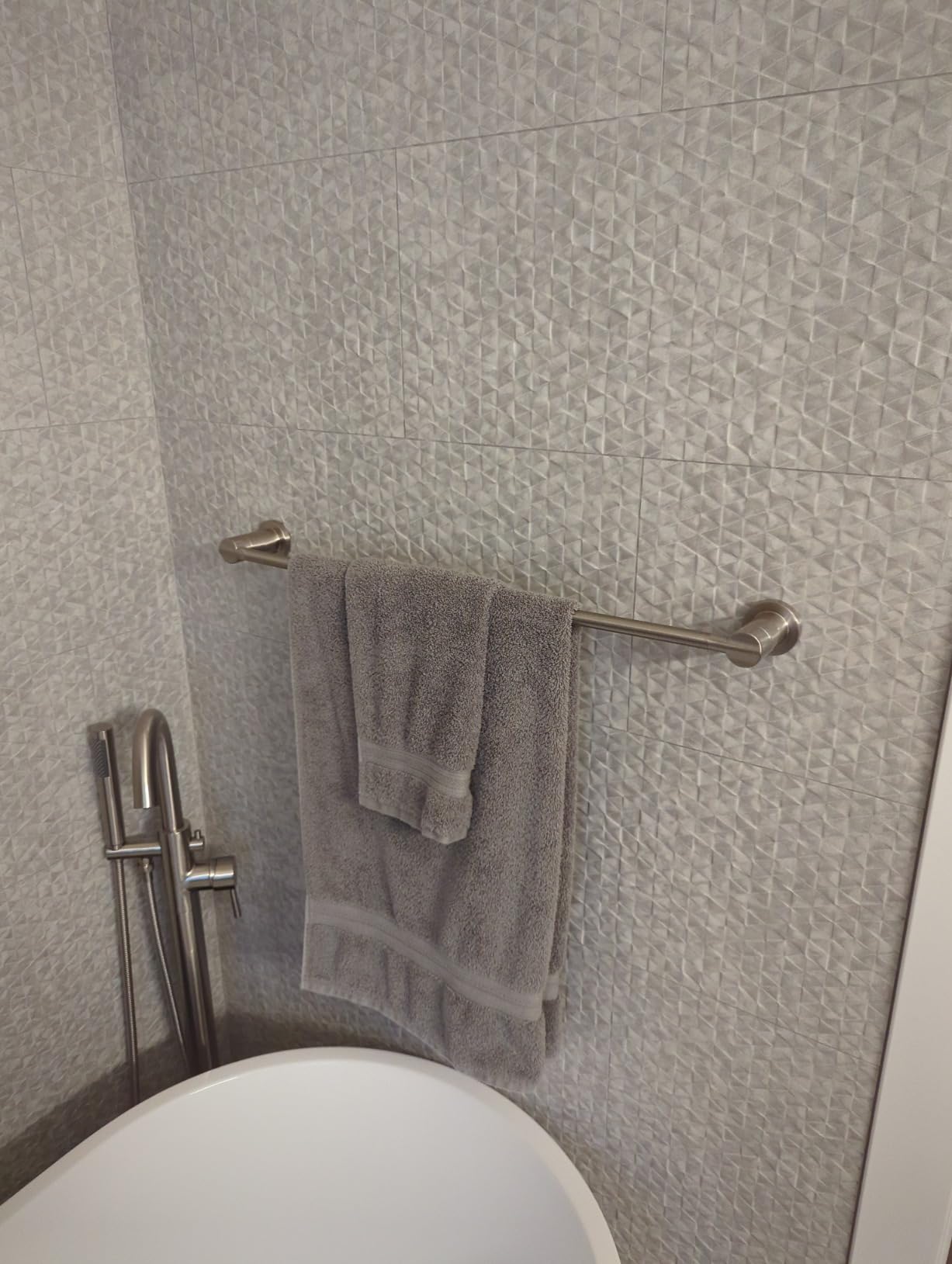 DELTA FAUCET NIC64-DN Nicoli 4-Piece Bath Hardware Set 18 to 24 in. Towel Bar, Toilet Paper Holder, Towel Ring, Towel Hook in Brushed Nickel customer photo 2