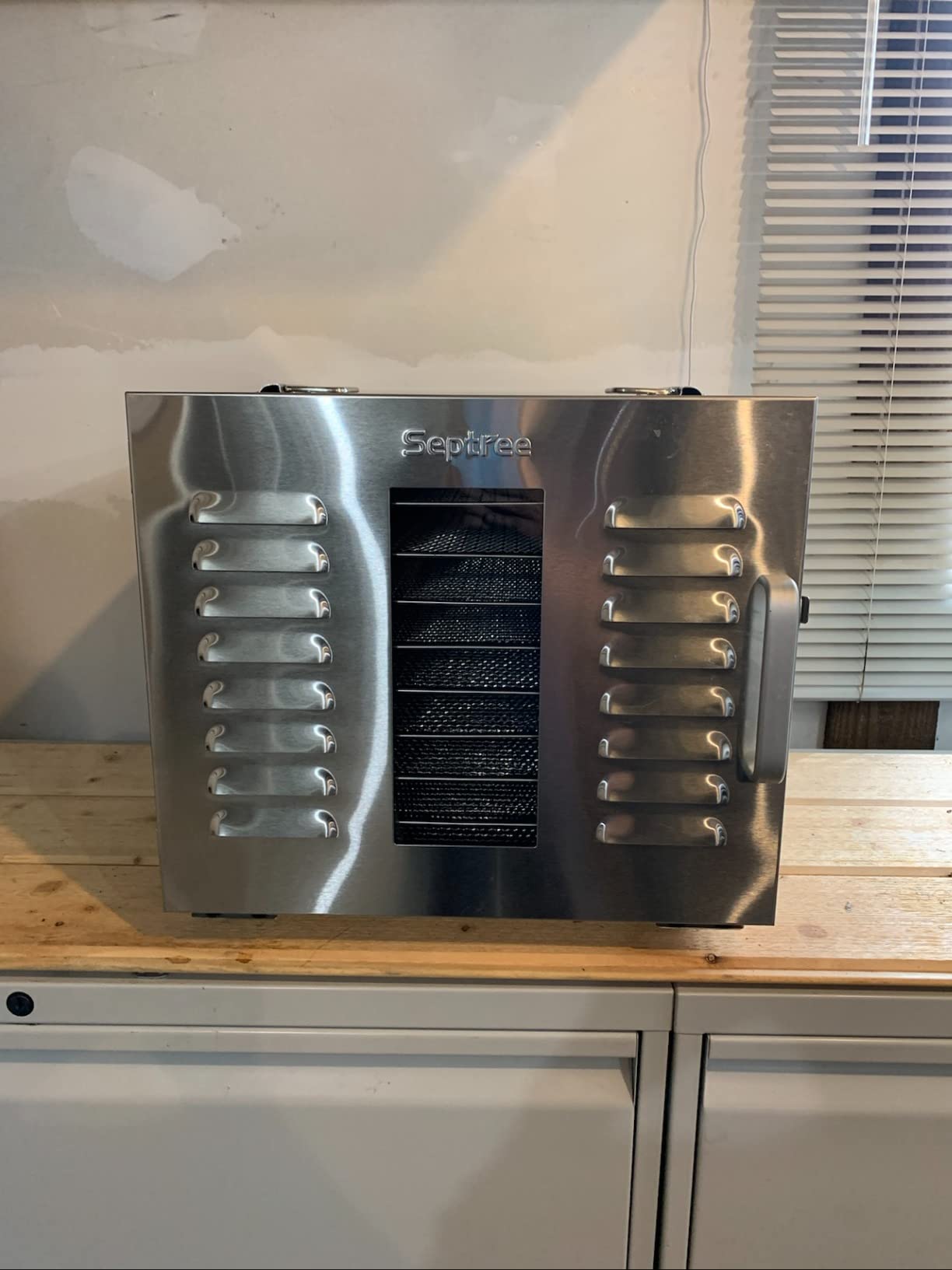 Commercial 10 Trays Food Dehydrator Machine for Jerky and Herbs Usable Area up to 24.65ft² and 194℉ Temperature 1000W Detachable Stainless Steel Dryer for Meat Fruit Mushrooms Beef Food Silvery customer photo 1