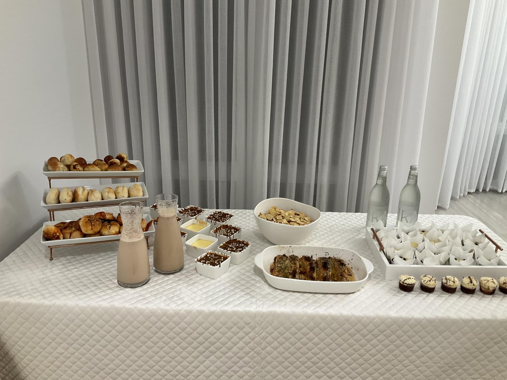 LYEOBOH 3 Tier Serving Stand and Platters Set Large Tiered Serving Platters with Collapsible Sturdier Rack 14 Inches Tiered Serving Tray for Appetizer Fruit, Dessert and Cupcake, White customer photo 1