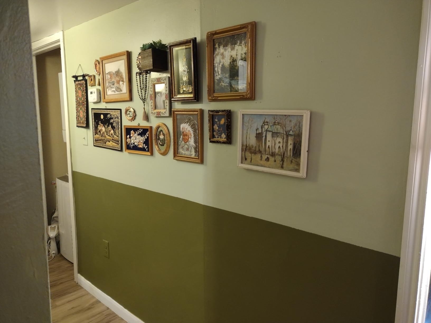 PREXISO Multi Surface Laser Level LED Light Vial, 30Ft Horizontal & Vertical Line Laser with Wall Mount Base, 2 Pins, 10 Sticker, 2 AA Batteries for Hanging Frames & Picture, Construction Wall Writing customer photo 1