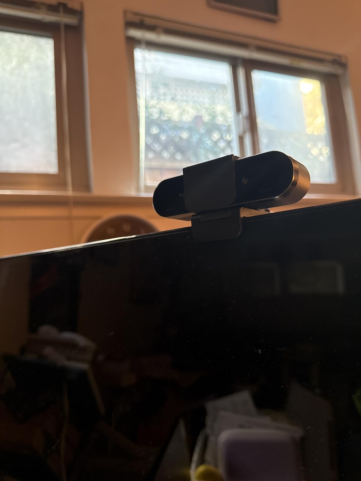 Logitech Brio 4K Webcam, Video Calling, Noise-Cancelling mic, HD Auto Light Correction customer photo 1