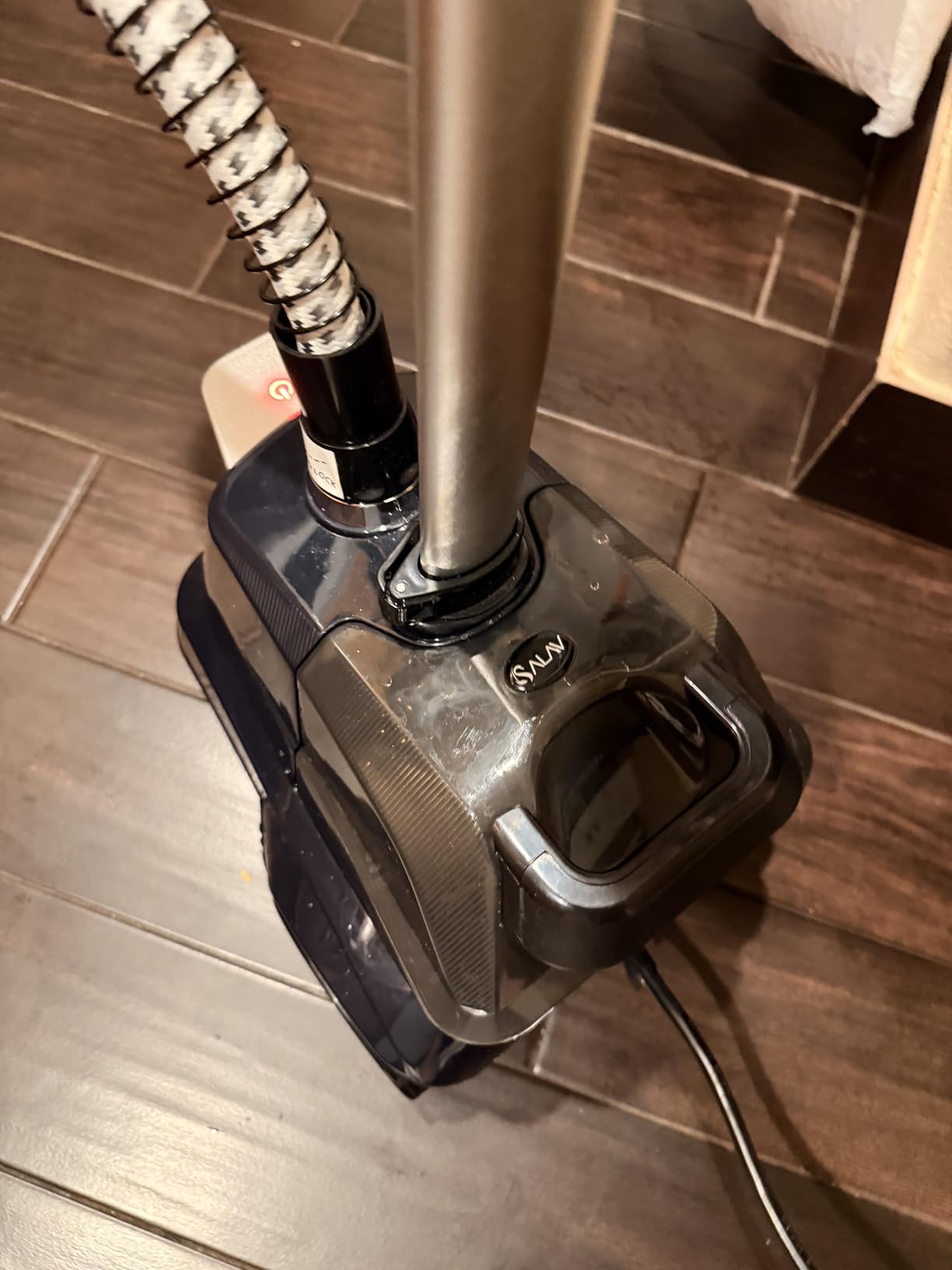 SALAV Heavy Duty Commercial Full-Size Garment Steamer with Foot Pedals and Extra Large 3L (101.5 oz) Water Tank, 1800 watts of Poweful Steam (Navy) customer photo 2