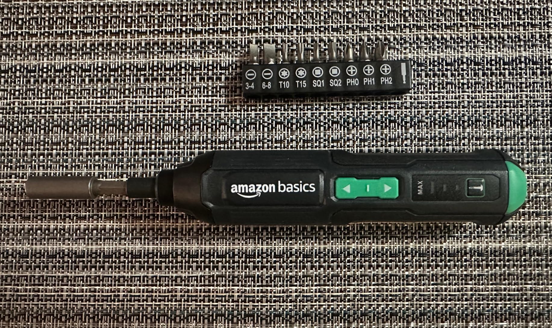 Amazon Basics by SKIL 4V Cordless Stick Screwdriver with 10-Piece Bit Set, USB Cable, LED Light, 3 Torque Settings customer photo 1