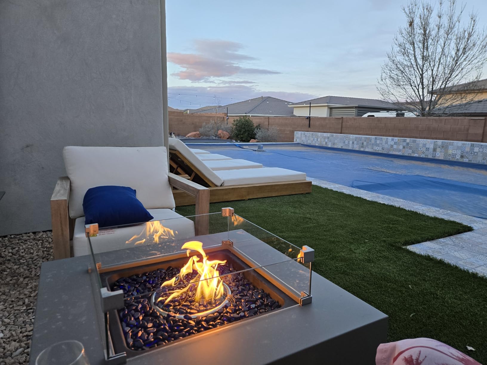 Propane Outdoor Fire Pit Table, Flint & Concrete Look 32-inch Round Patio Propane Fire Table 50,000 BTU w/Lid, Glass Rocks, Cover, Pre-Attached 10ft Hose customer photo 1