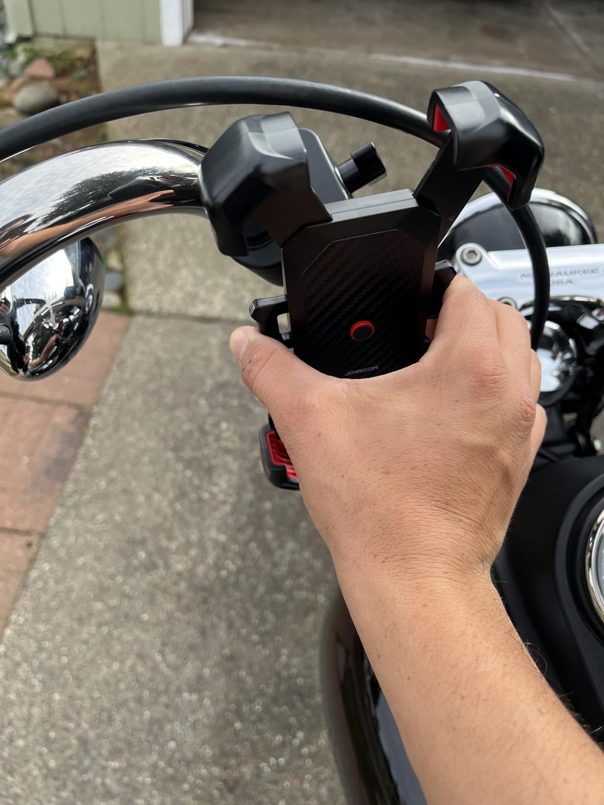 JOYROOM Motorcycle Phone Mount, [1s Auto Lock][100mph Military Anti-Shake] Bike Phone Holder for Bicycle, [10s Quick Install] Handlebar Phone Mount, Compatible with iPhone, Samsung, All Cell Phone customer photo 2