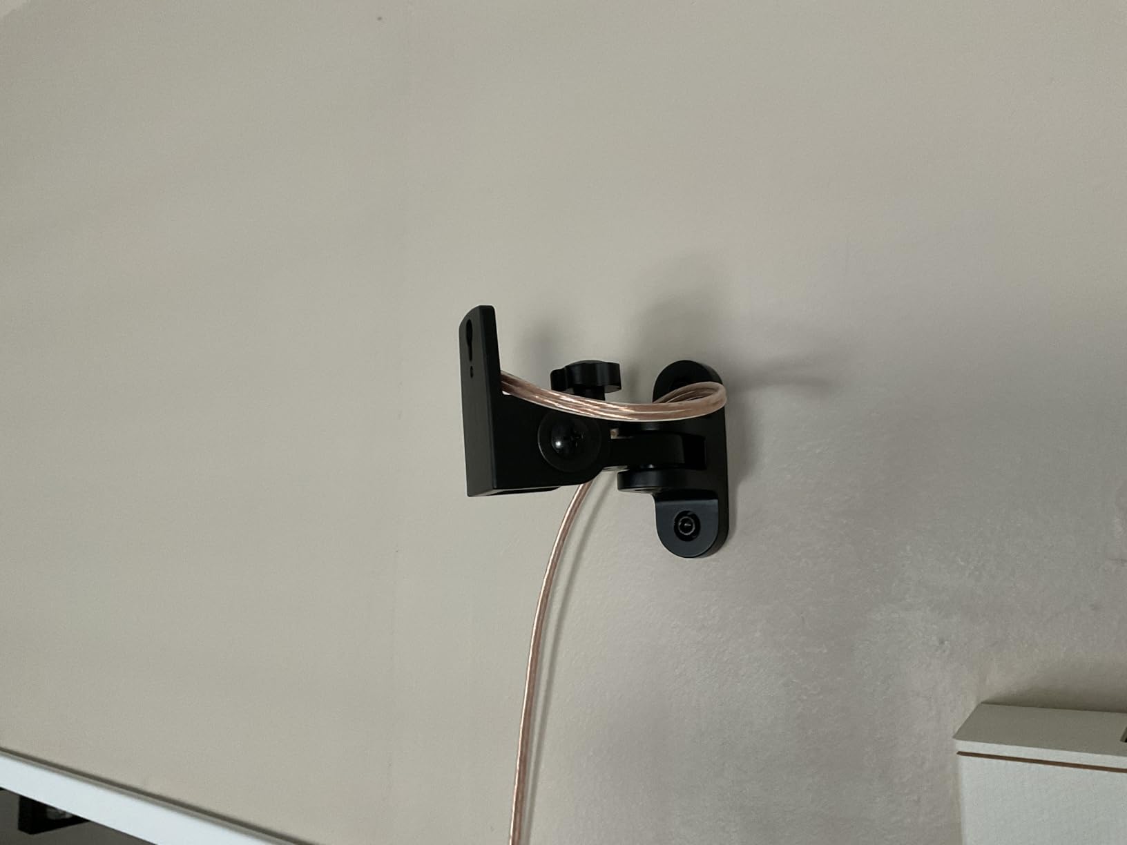 BS-218pro Universal Speaker Wall Mount for Small Speakers ,Vertical 120°, Horizontal 180°Adjustment,Hold up to 30lbs,Compatible with Bose, JBL, KEF, Klipsch, Sony & Others(2 Packs Black) customer photo 1