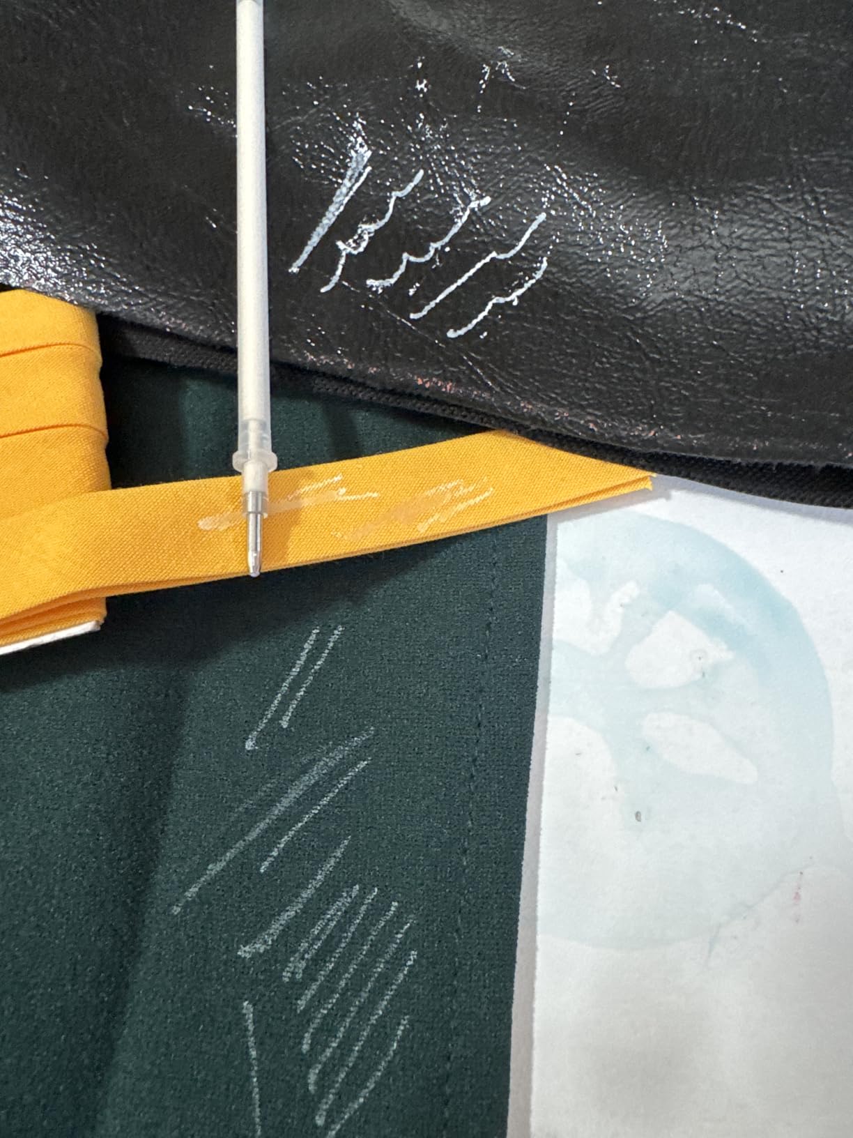 JANYUN 4 Pieces Heat Erasable Pens for Fabric with 28 Refills Fabric Marking Pens Fabric Markers for Quilting Sewing DIY Dressmaking Fabrics Tailors Chalk(32) customer photo 2