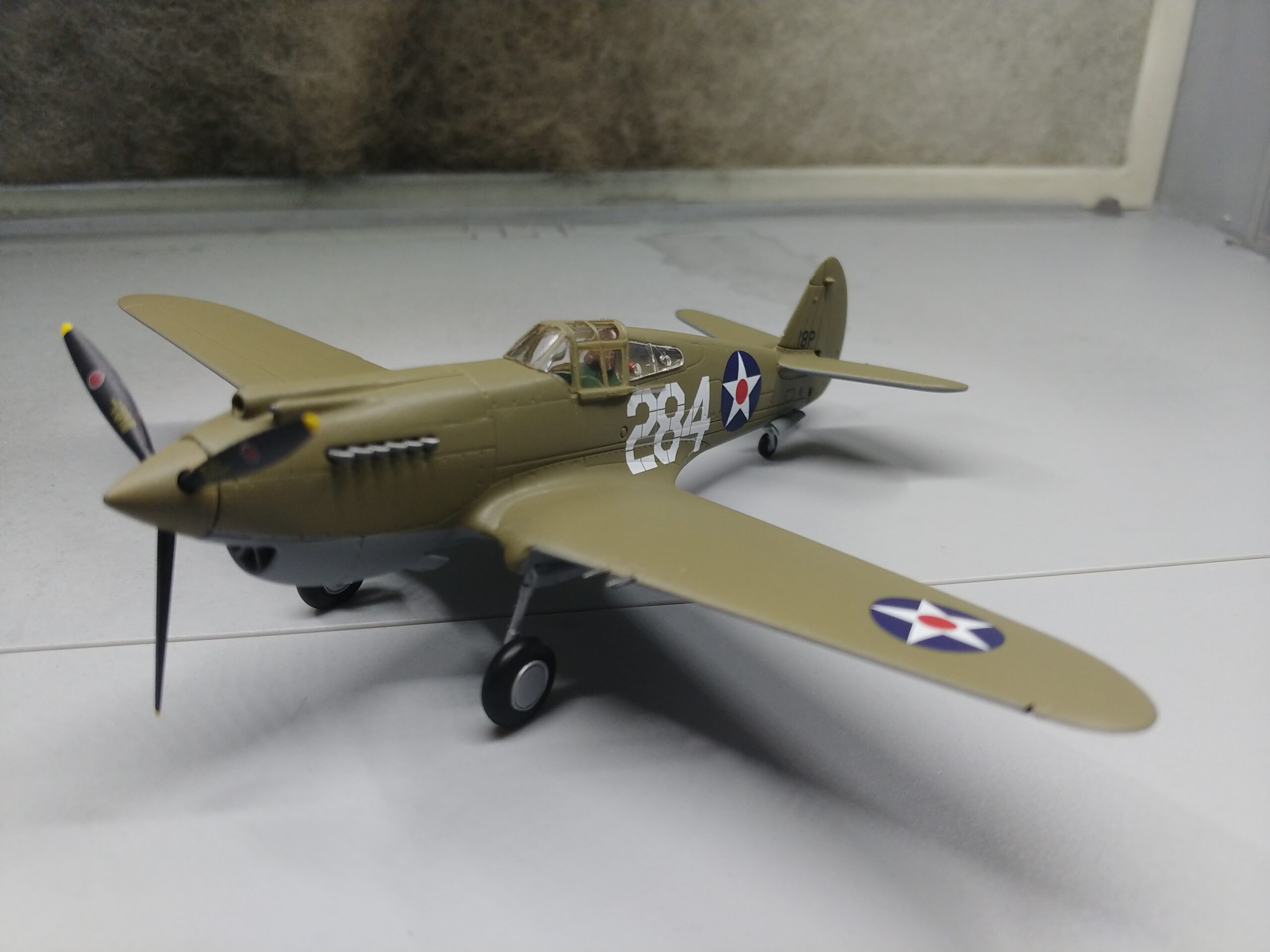 Airfix Model Airplane Kit Gift Set - F4F-4 Wildcat, 1:72 Scale WW2 Aircraft customer photo 2