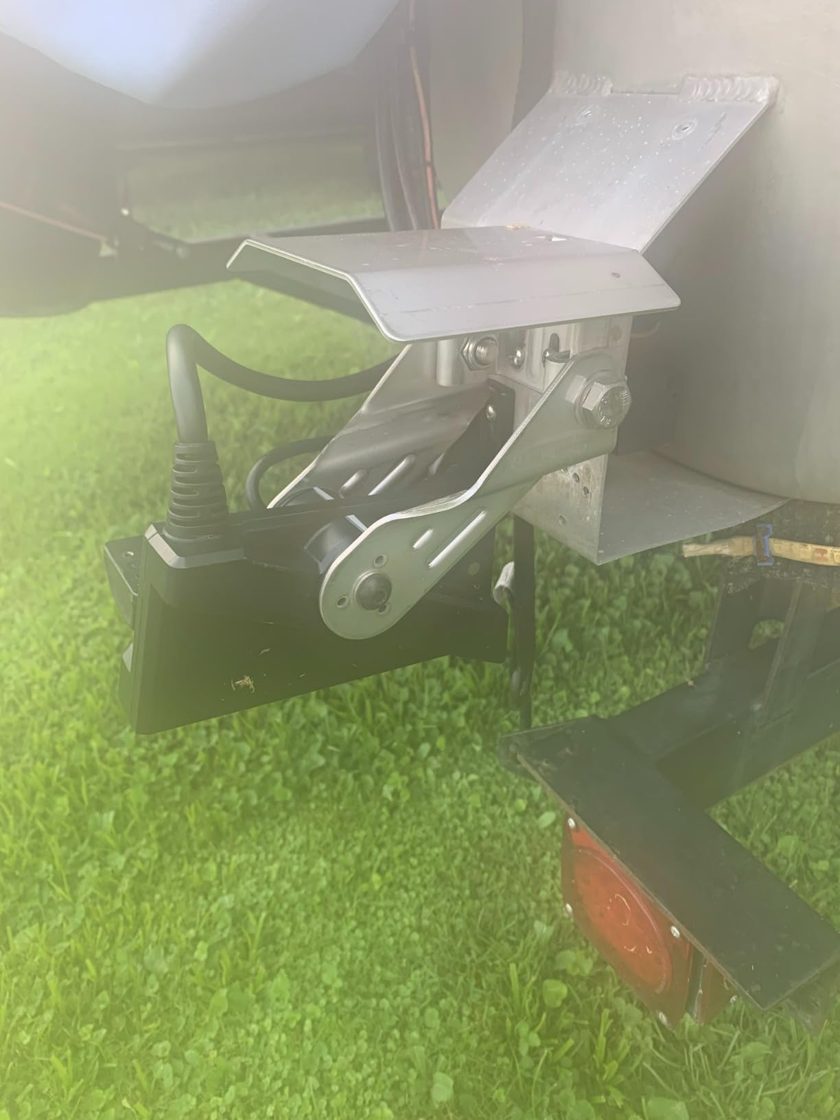 LiveScope Plus System with GLS 10 and LVS34 Transducer, Target Separation, Sharp Sonar Images, Vivid Color, Clear Vision customer photo 1