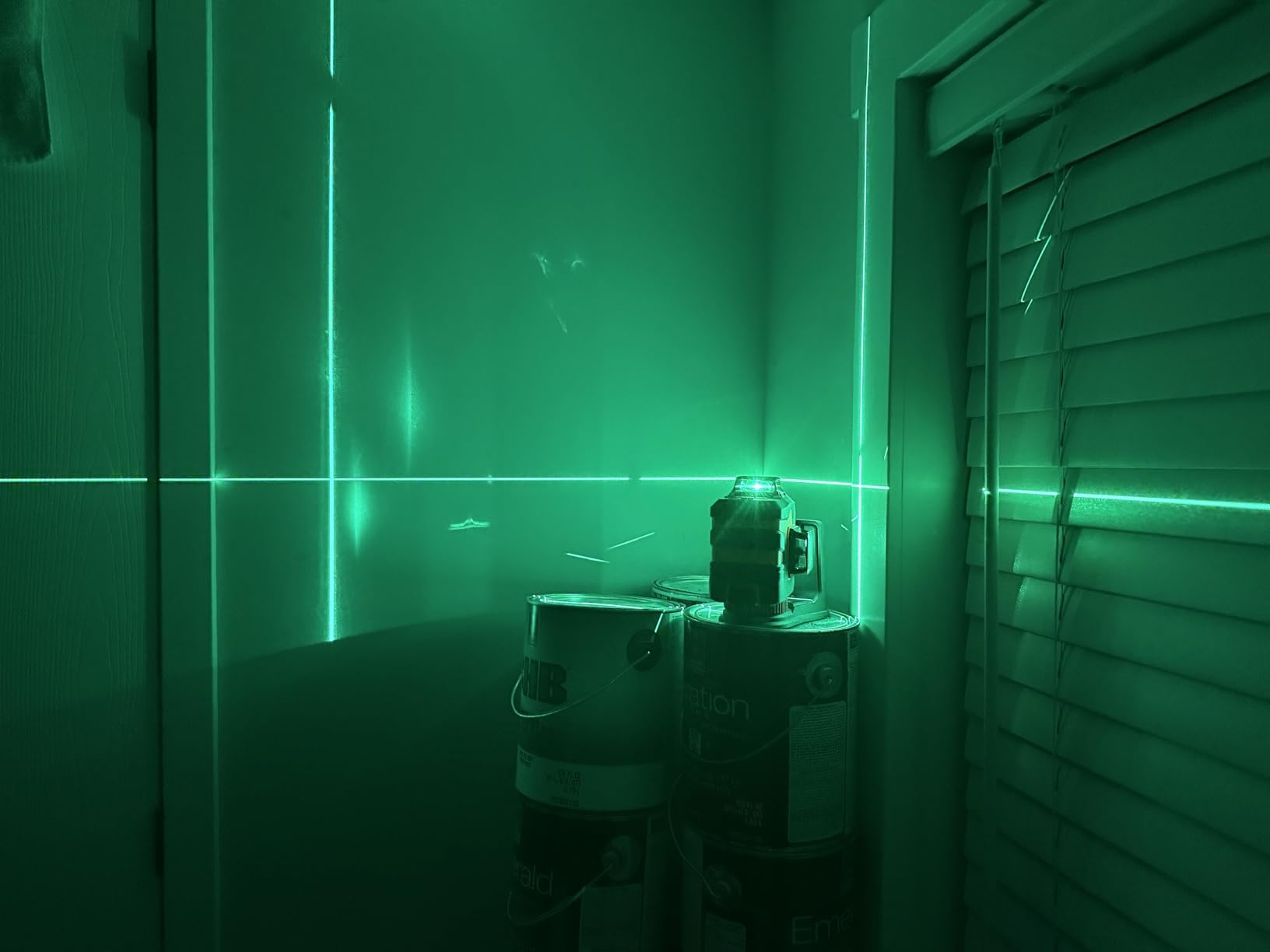 IKOVWUK Laser Level, 3x360 Cross Line Laser for Construction and Picture Hanging, 12 Green Lasers with Self-leveling, 3D Vertical & Horizontal Line, Level Tool with 5200 mAh Rechargeable Battery customer photo 2