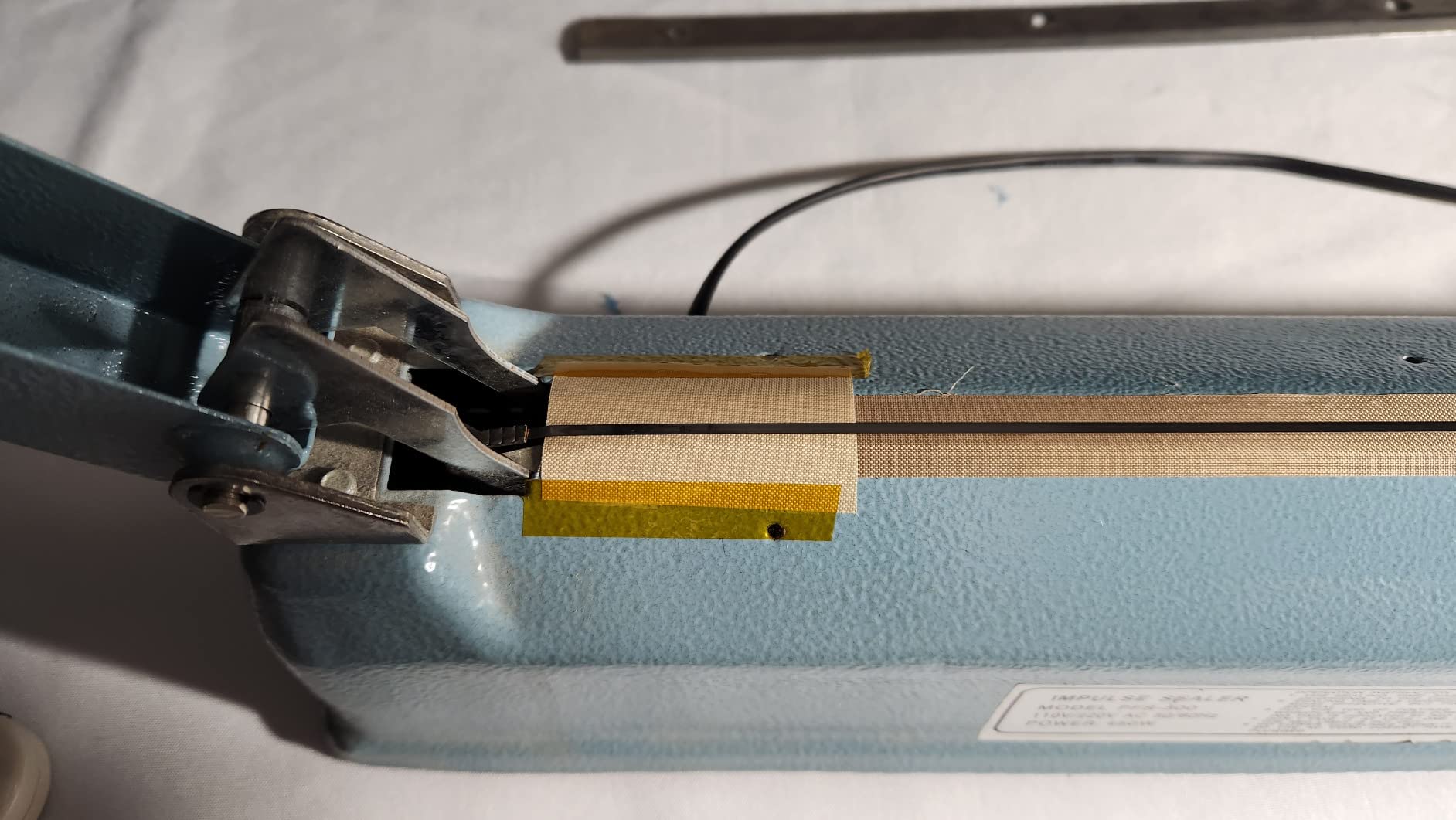 Impulse Sealer 16 inch Heat Sealer for Plastic Bags, Metal Plastic Bag Sealer Heat Seal, Mylar Bag Sealer, Manual Poly Bag Hot Seal Sealing Machine with 4 Repair Kit(2 Cutting Lines Included) customer photo 2