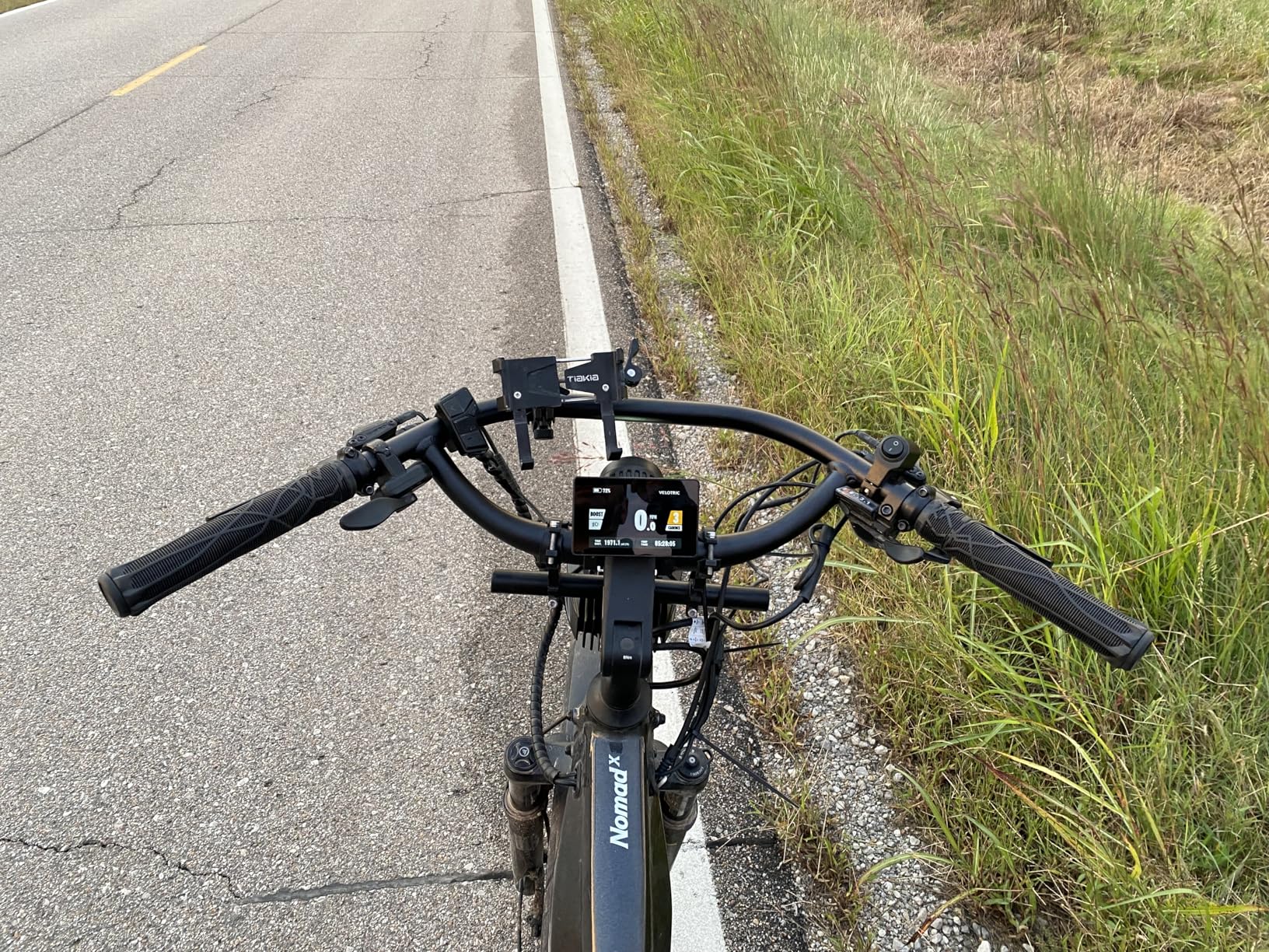 Tiakia Bike Phone Mount Holder, Aluminum Motorcycle Phone Mount, Handlebar Mounted Cell Phone Holder for Bike, 360° Rotation, Universal Bicycle Phone Mount for 4.5-7 Inch Phones customer photo 2