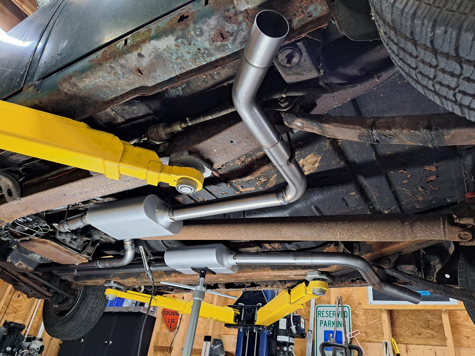 Universal Exhaust Muffler with Aggressive Sound, Anti-corrosive Muffler, Chamber Performance Mufflers for Cars, Trucks(2.5