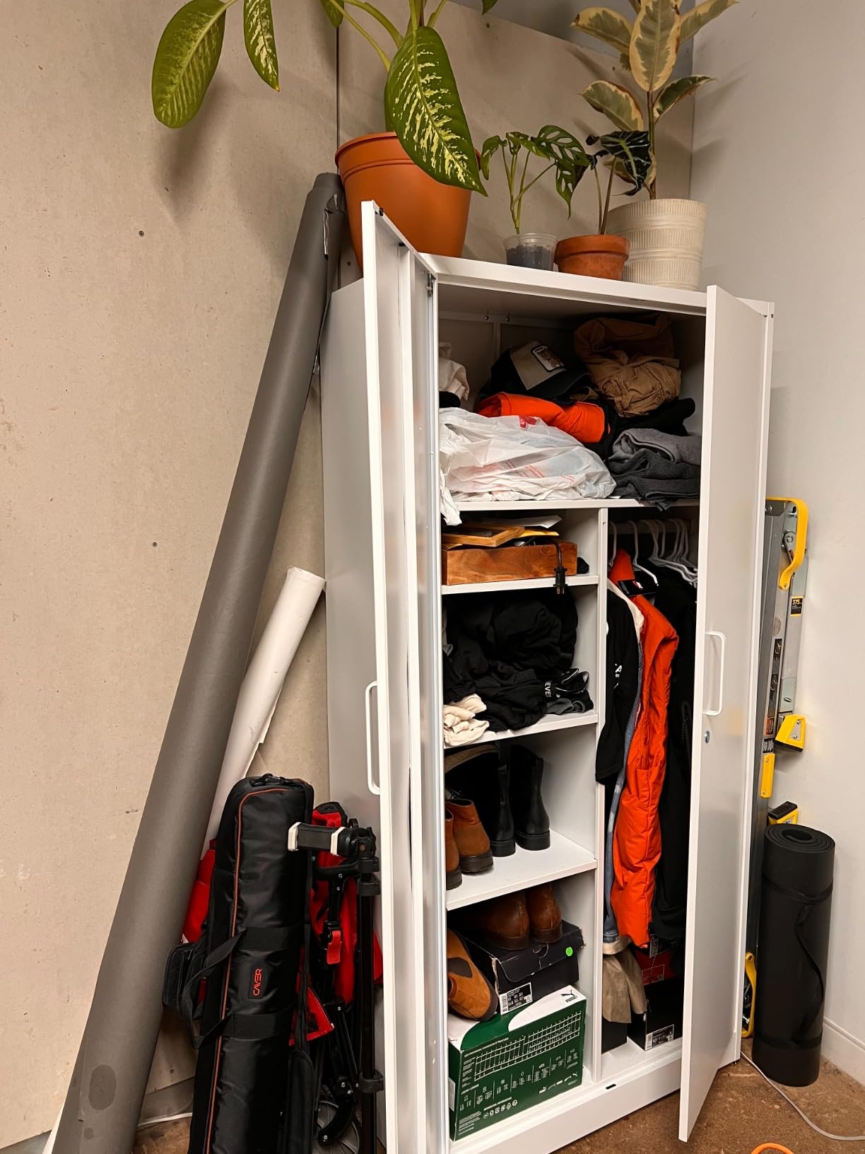 Letaya Metal Storage Cabinets Locker with Lock Door, 72'' Clothing Coat Steel Storage Freestanding Wardrobe for Office, Home, School, Employee,Gym,Fire Department (Black) customer photo 1