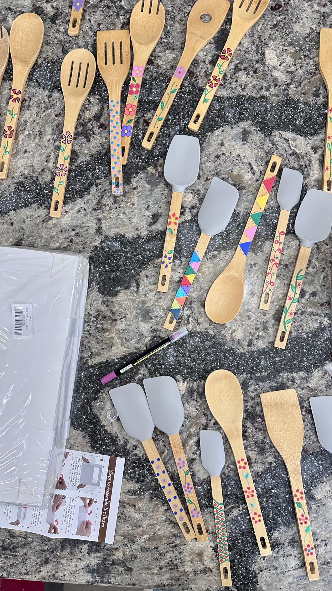 Betem 24 Colors Dual Tip Acrylic Paint Pens Markers, Premium Water-Based Acrylic Paint Markers for Fabric, Rock, Wood, Glass, Eggs, Canvas, Ceramic, Fabric Paint Markers DIY Crafts Drawing Markers customer photo 1