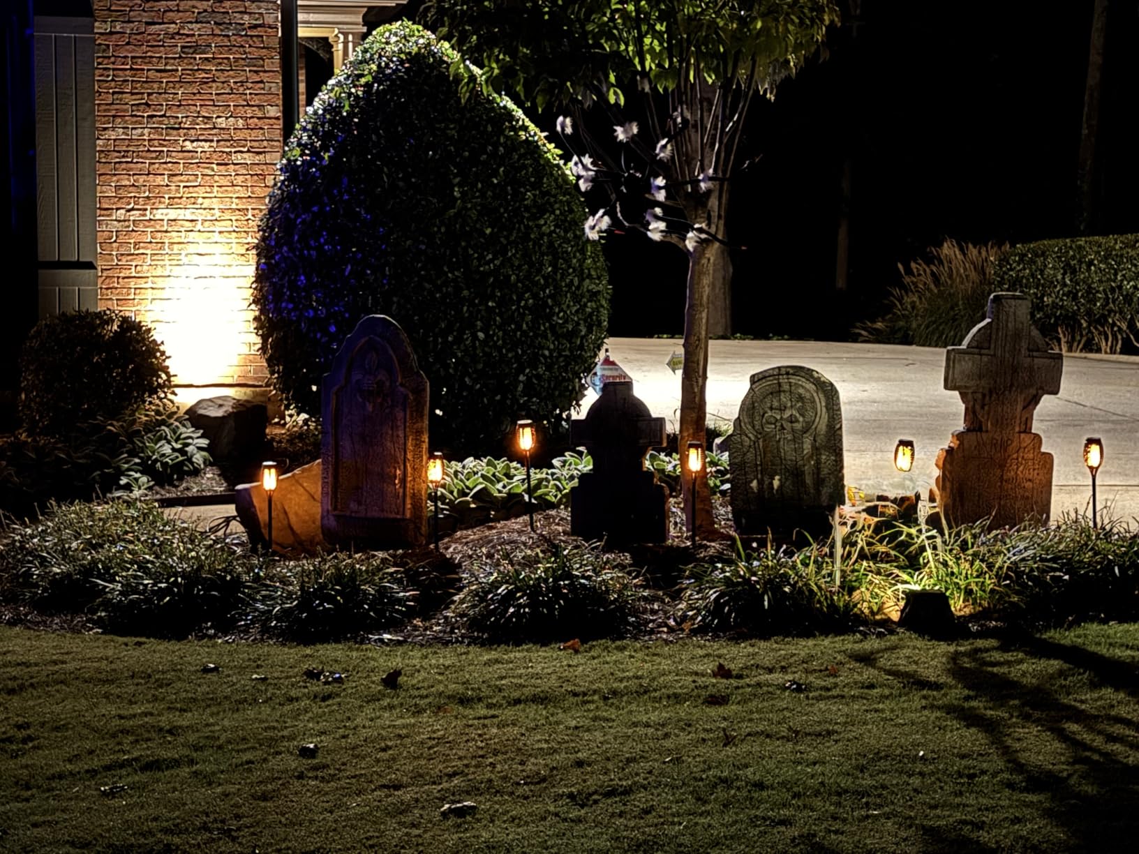 IkeeRuic Solar Lights Outdoor, Solar Torch Light with Flickering Flame for Outdoor Decor, Solar Garden Lights, Waterproof Outdoor Lighting, Flame Torches for Outside Patio Pathway Yard Decorations customer photo 1