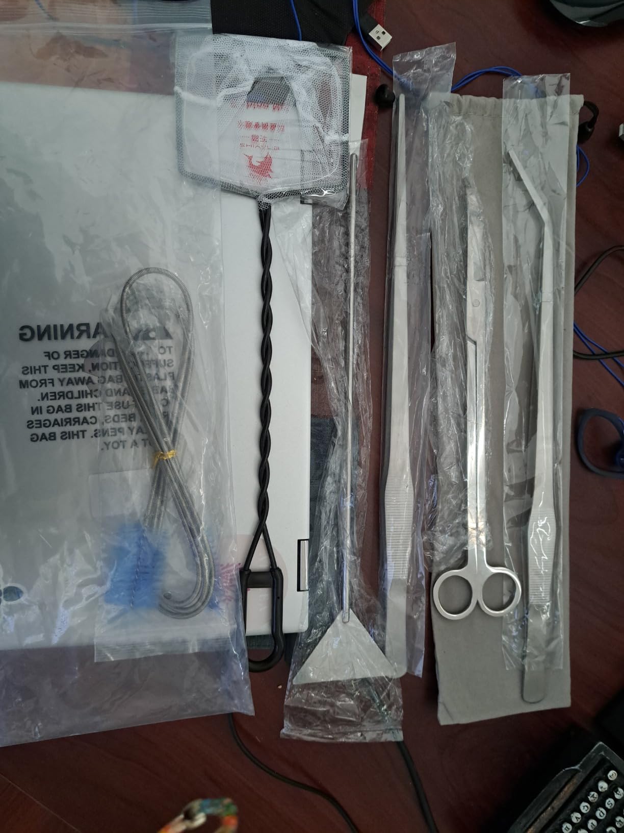 Extra Long Aquarium Aquascaping Tools Kit 8 in 1, Liveek Stainless Steel Aquarium Plant Tools Long Fish Tank Aquascope Tweezers Scissors Scrapers, PH Paper, Fish Net, Aquascape Clean Brush, Bag customer photo 2