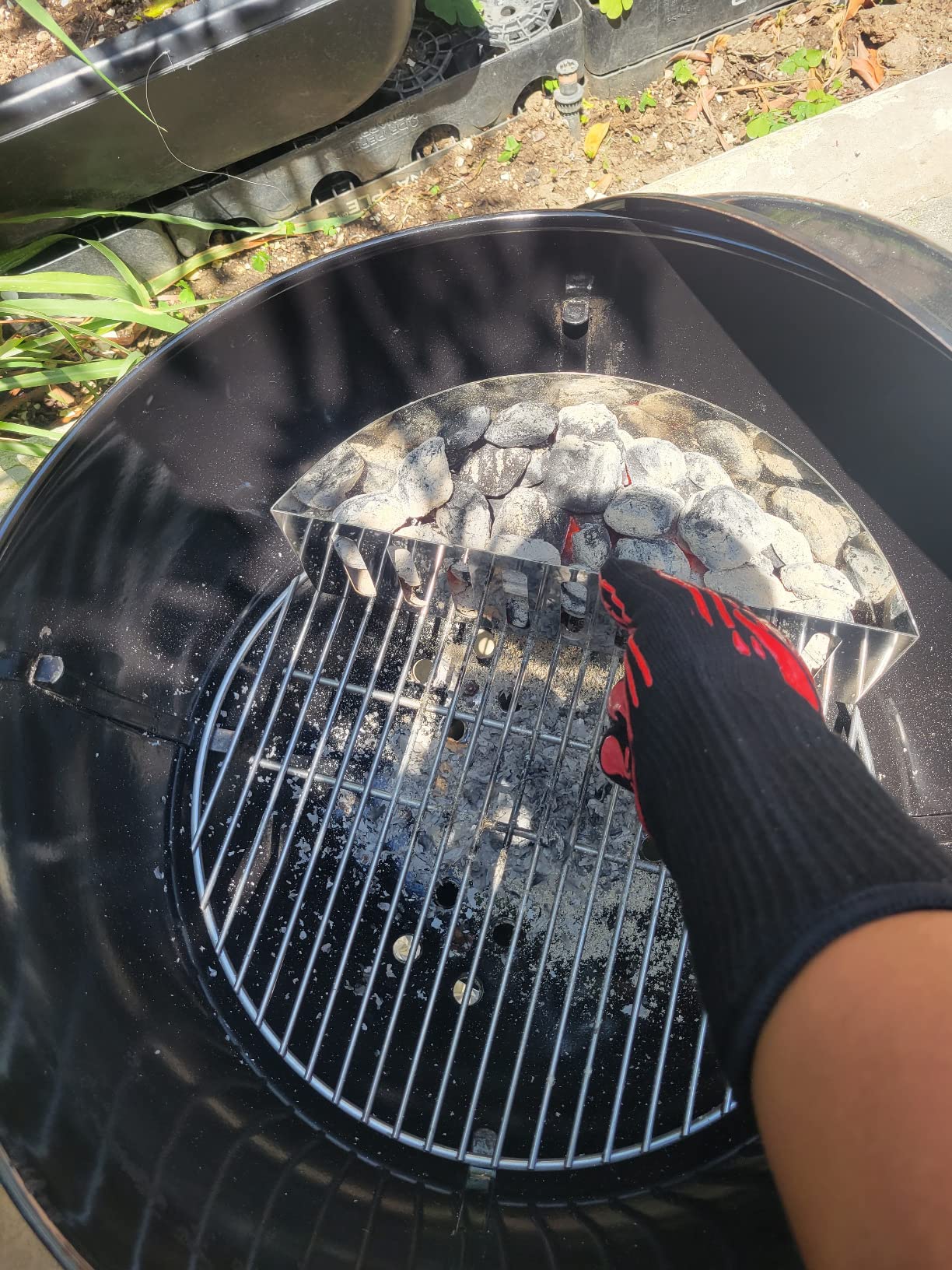 BBQ Gloves, 1472°F Heat Resistant Gloves Fireproof Mitts, Grilling Gloves Silicone Non-Slip Washable Oven Glove, Kitchen Glove for Barbecue, Grilling, Cooking, Baking, Camping, Smoker customer photo 2