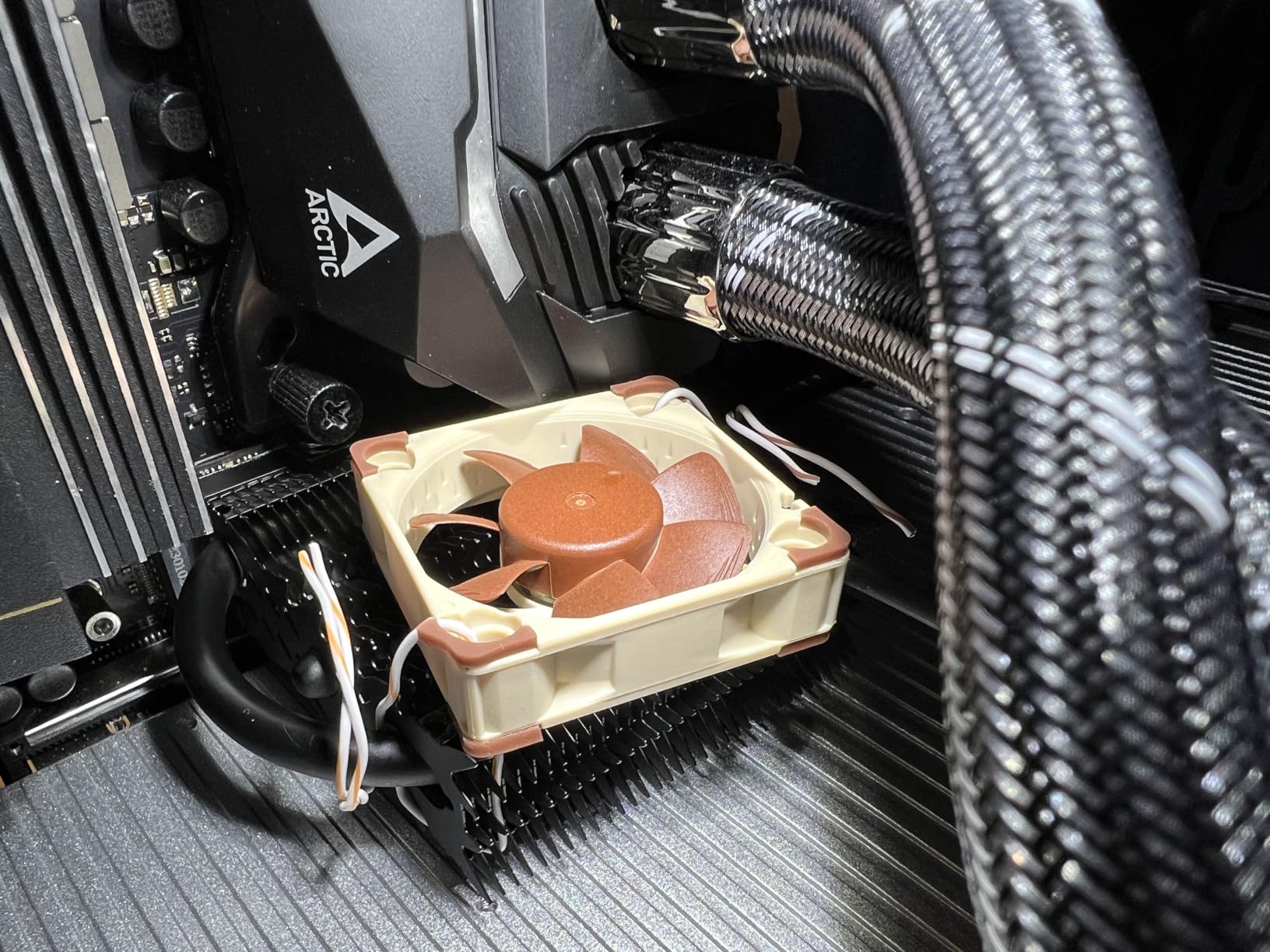 Thermalright HR-09 2280 SSD Heatsink, with Thermal Silicone Pad for M.2 SSD Hard Disk, Computer and PC, Contains a Heat Pipe, Double-Sided Heat Sink, Reflow Soldering Process customer photo 1