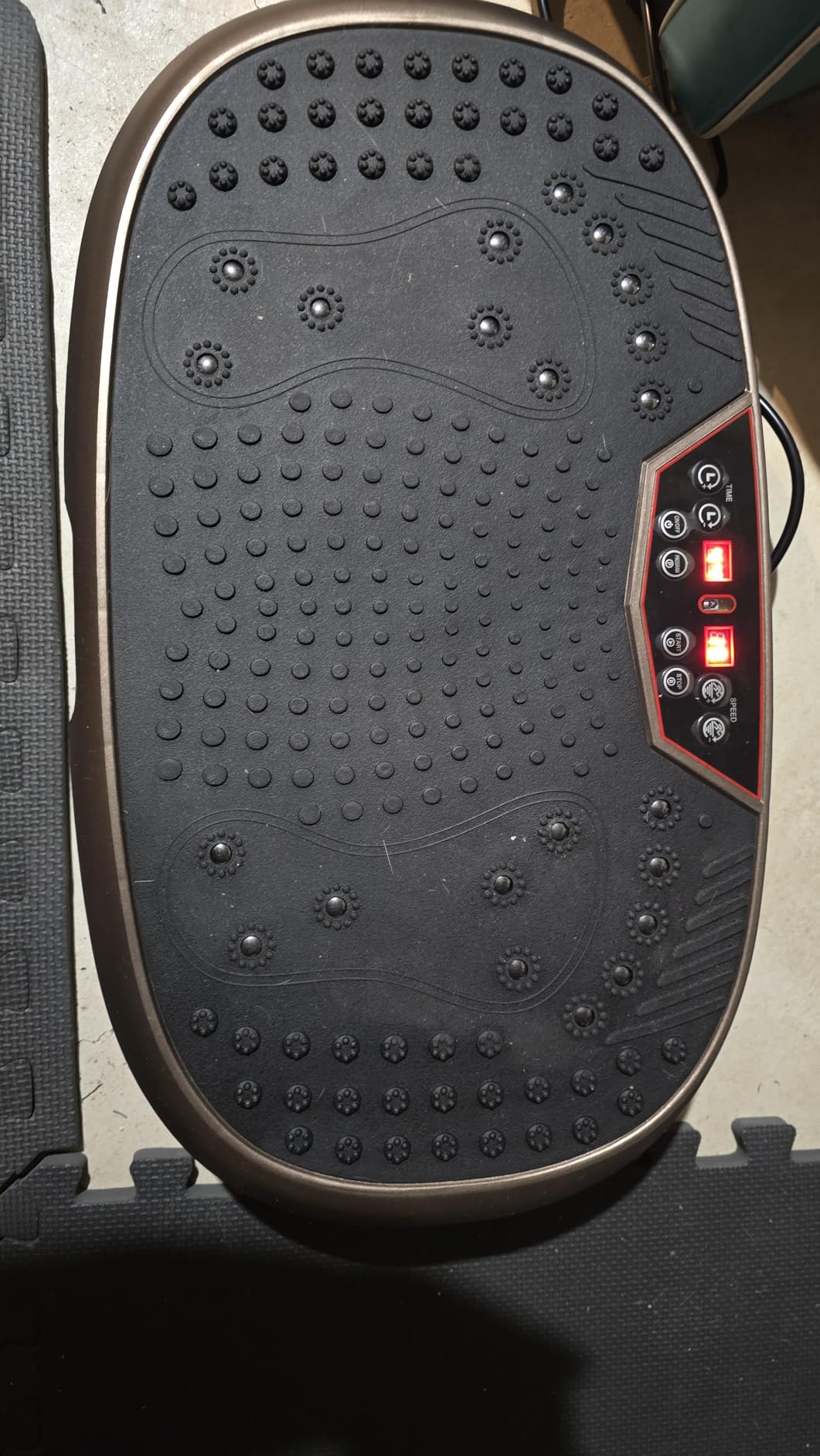 EILISON FitMaxx 3D XL Vibration Plate Exercise Machine - Whole Body Workout Vibration Platform w/Loop Bands - Lymphatic Drainage Machine for Weight Loss, Shaping, Wellness, Recovery customer photo 1