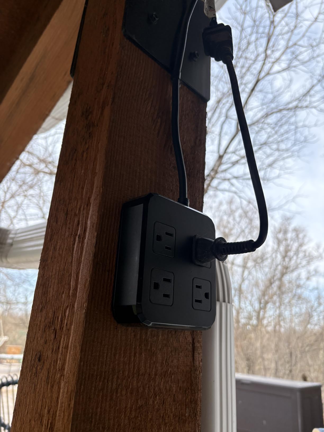 Outdoor Power Strip Weatherproof, Waterproof Surge Protector with 4 Wide Outlets & 3 USB Ports, 6FT Extension Cord, Wall Mountable, Overload Protection for Patio Garden Christmas Lights, ETL Listed customer photo 1