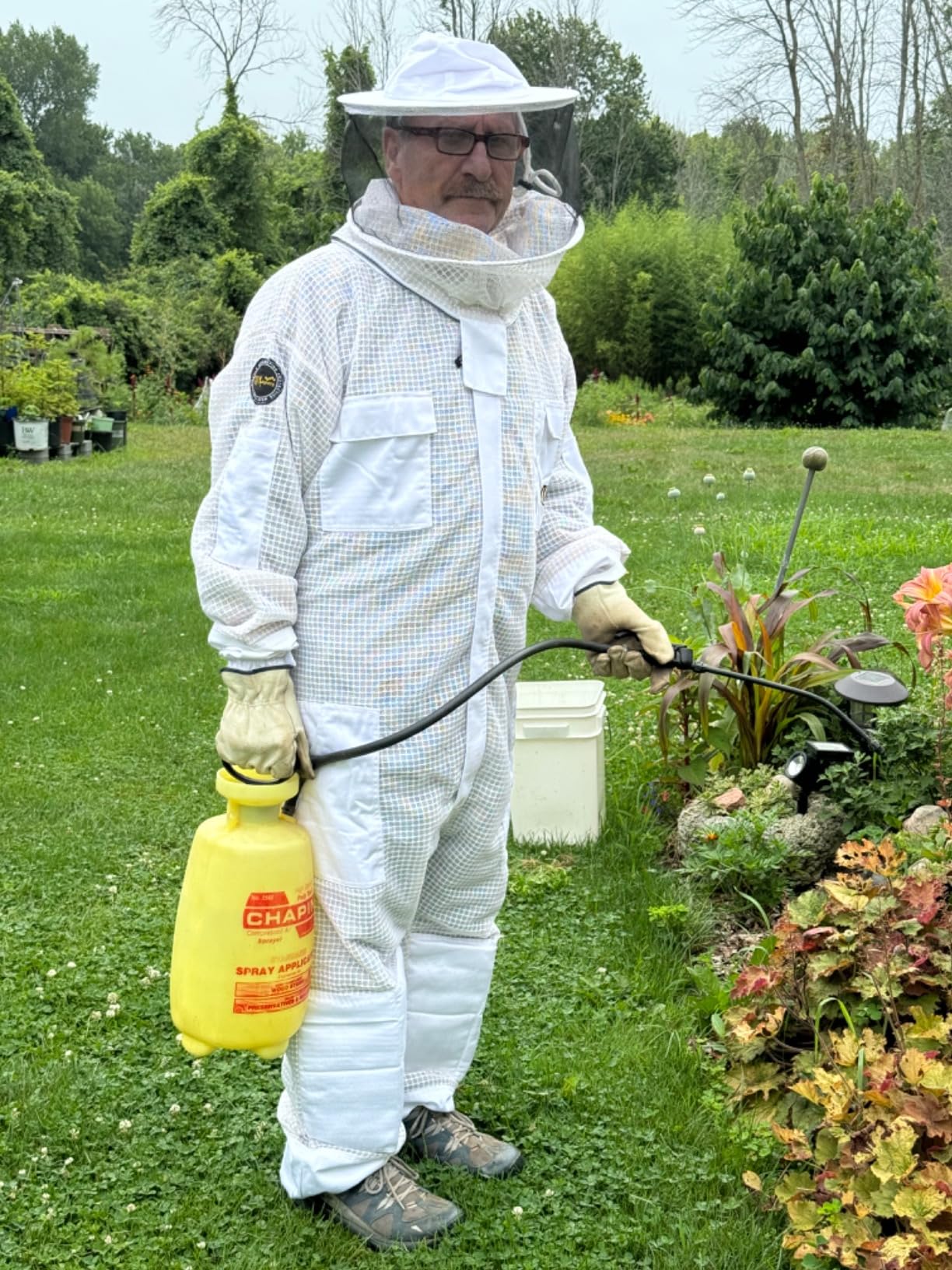 US-Keepers 3-Layer Ultra Ventilated Bee Suit for Men & Women - Premium Beekeeping Suit with Bee Gloves & Two Detachable Beekeeping Veils customer photo 2