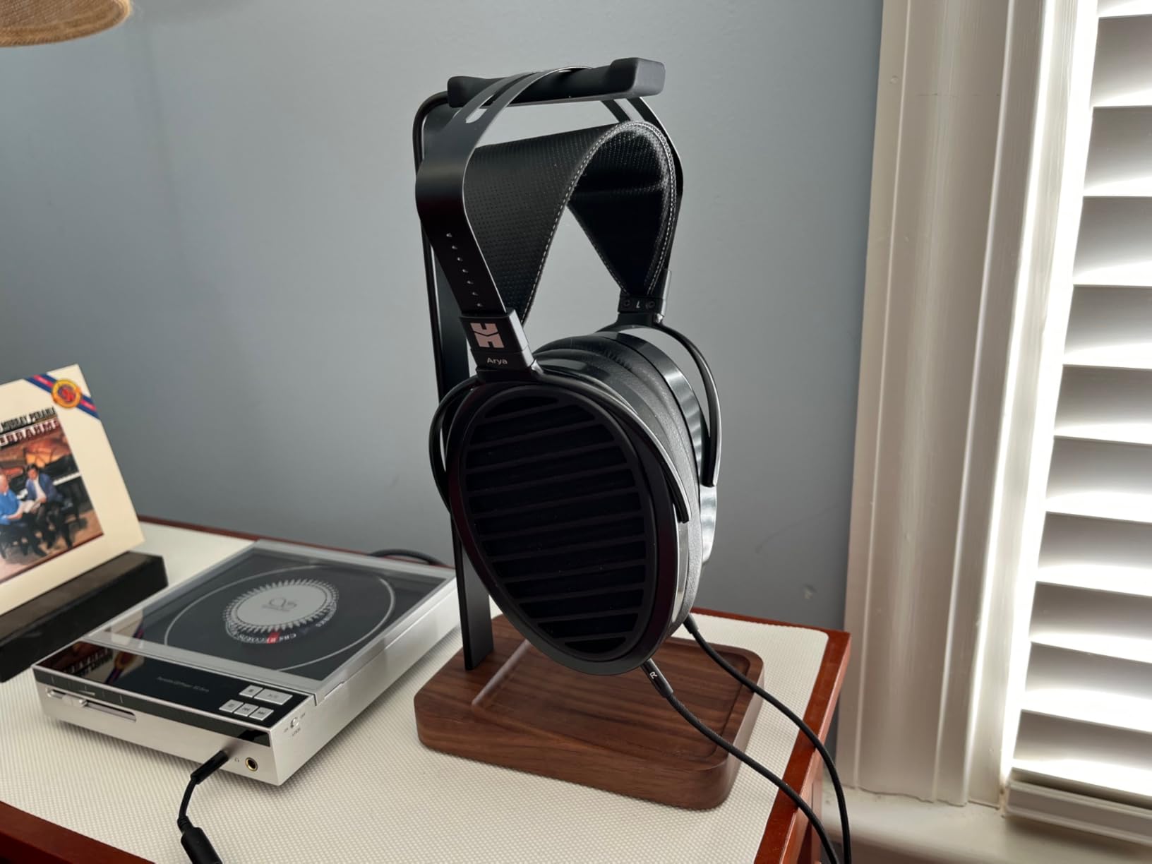 Walnut Wood & Aluminum Headset Holder, Desktop Headphone Stand, Universal headphone holder for most music gaming headsets - Black Walnut customer photo 1