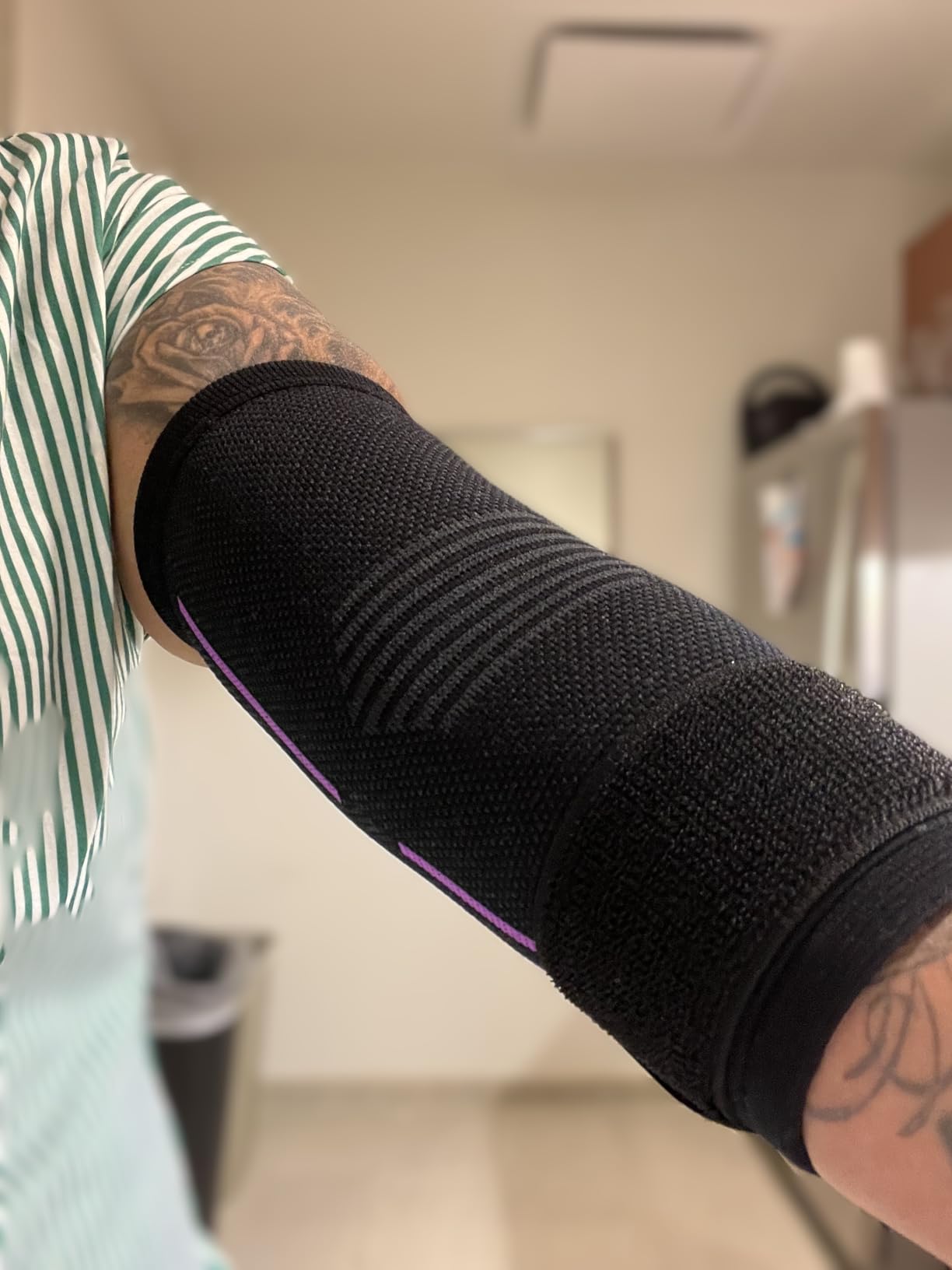 APOYO Elbow Brace for Tendonitis and Tennis Elbow, Compression Sleeve for Arthritis, Workouts, Reduce Joint Pain During Fitness Activity (Large) customer photo 2