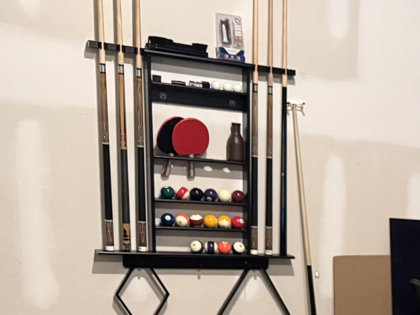 XCSOURCE Pool Stick Holder - 2-IN-1 Pool Cue & Ping Pong Paddle Rack, Solid Pine Wood Wall Mount for Billiards and Table Tennis Accessories, Man Cave, Game Room customer photo 2