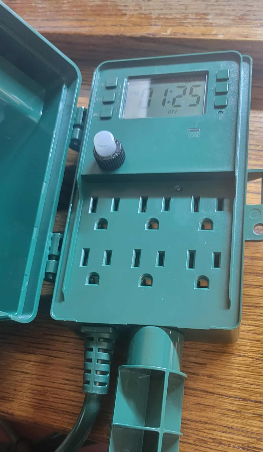 SURAIELEC Outdoor Power Stake Light Timer, Dusk to Dawn, 6 Electrical Outlet Power Strip Weatherproof, 6FT Extension Cord Multiple Outlet for Patio Lights, Sprinkler, Garden, Christmas Decorations customer photo 1