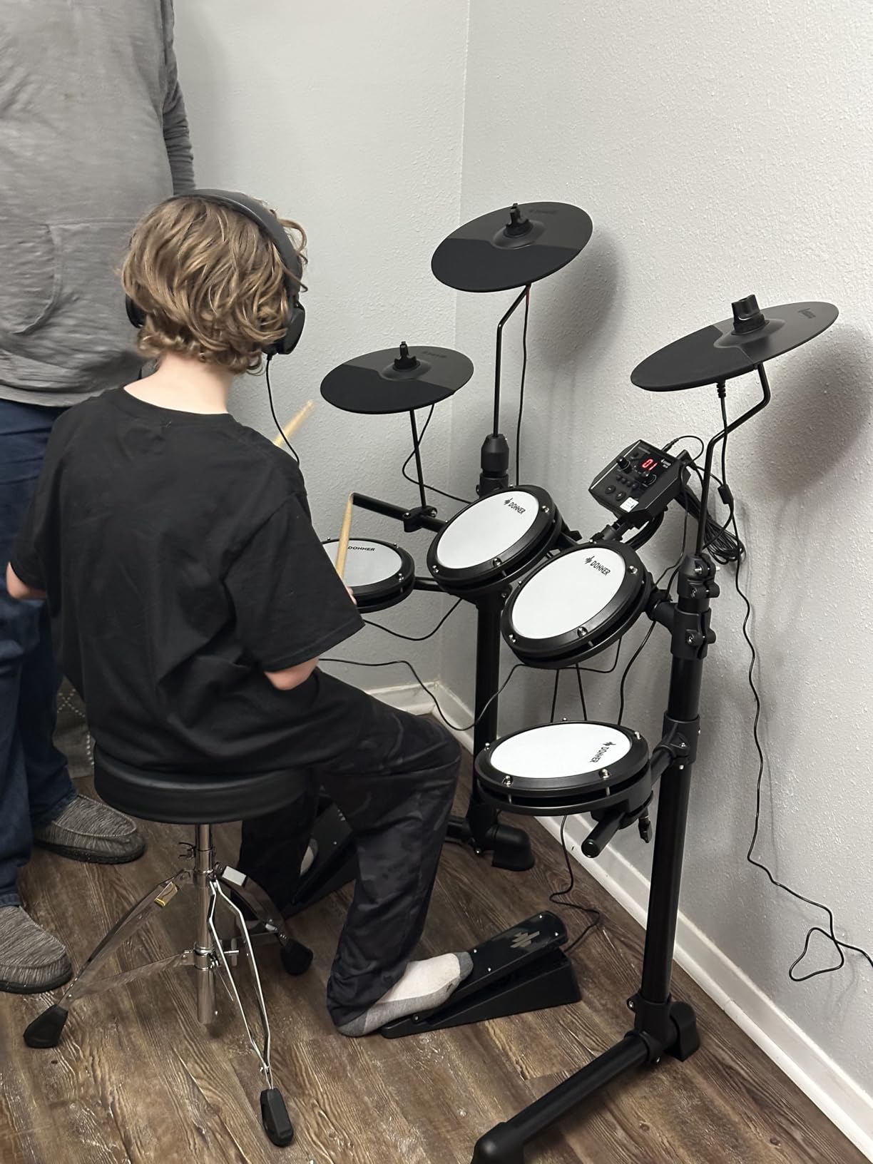 Donner DED-80 Electronic Drum Set with 4 Quiet Mesh Pads, 180+ Sounds, 2 Pedals, Throne, Headphones, Sticks, and Melodics Lessons customer photo 1