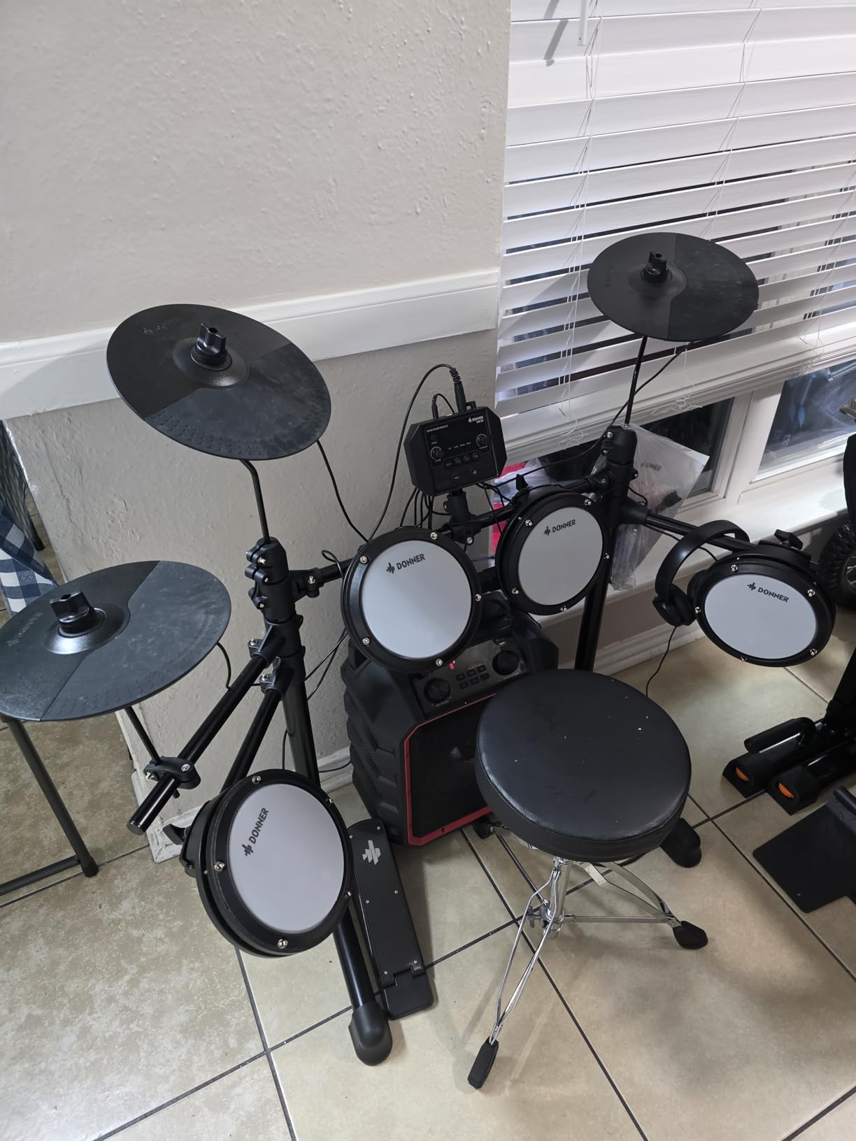 Donner DED-80 Electronic Drum Set with 4 Quiet Mesh Pads, 180+ Sounds, 2 Pedals, Throne, Headphones, Sticks, and Melodics Lessons customer photo 2