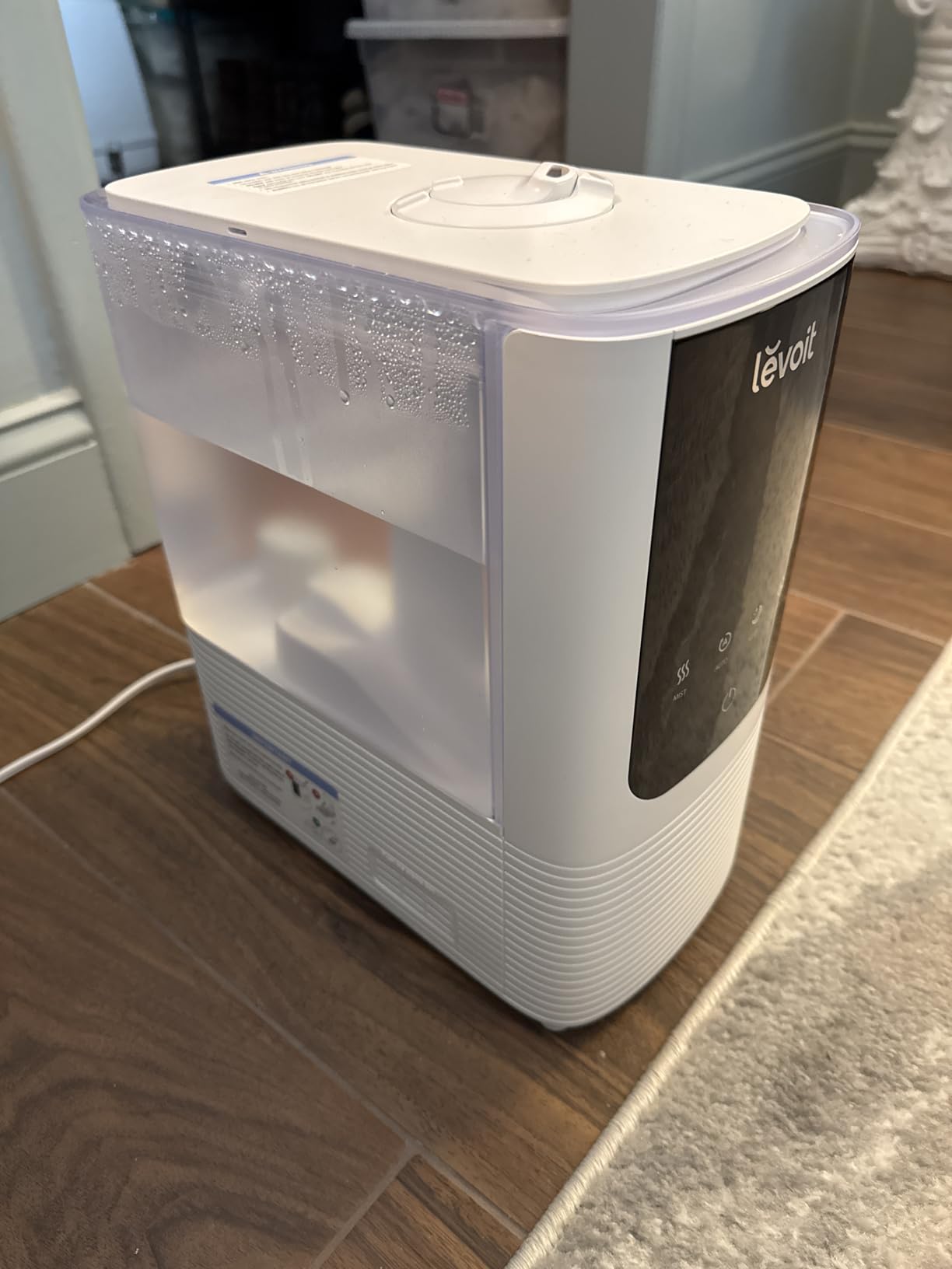 Levoit Humidifiers for Bedroom, Smart Warm and Cool Mist, Symptom Relief | OasisMist 4.5L Top-Fill Tank Runs 45H, Large Room, Auto Customized Humidity, 26dB Quiet, Essential Oil, Easy to Clean, White customer photo 1