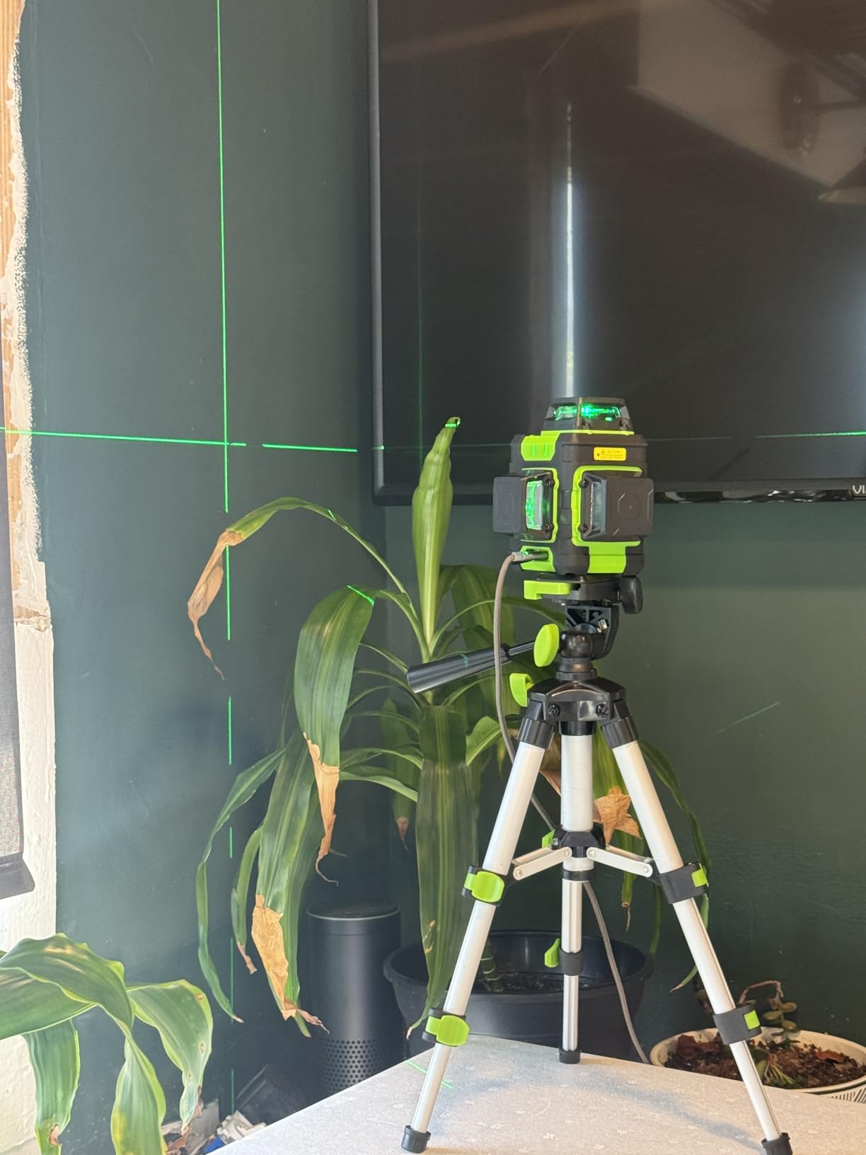 Huepar Laser Level 360 Self Leveling, Rechargeable Green Laser 3x360° Cross Line Lazer Leveler 3D Level Laser Tool customer photo 1