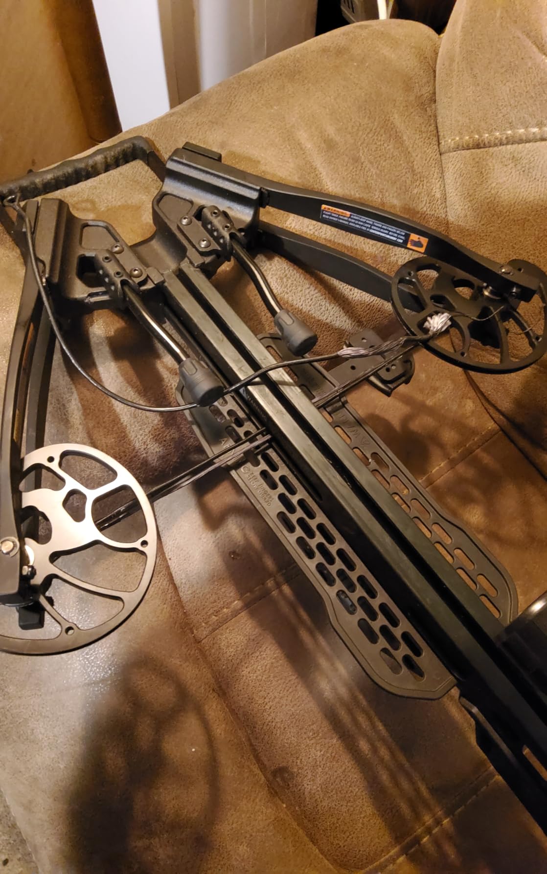 CenterPoint Hellion 400 FPS 185 LBS Compound Crossbow - 8 Inch Cocked Ultra Compact with CNC Aluminum Rails customer photo 1