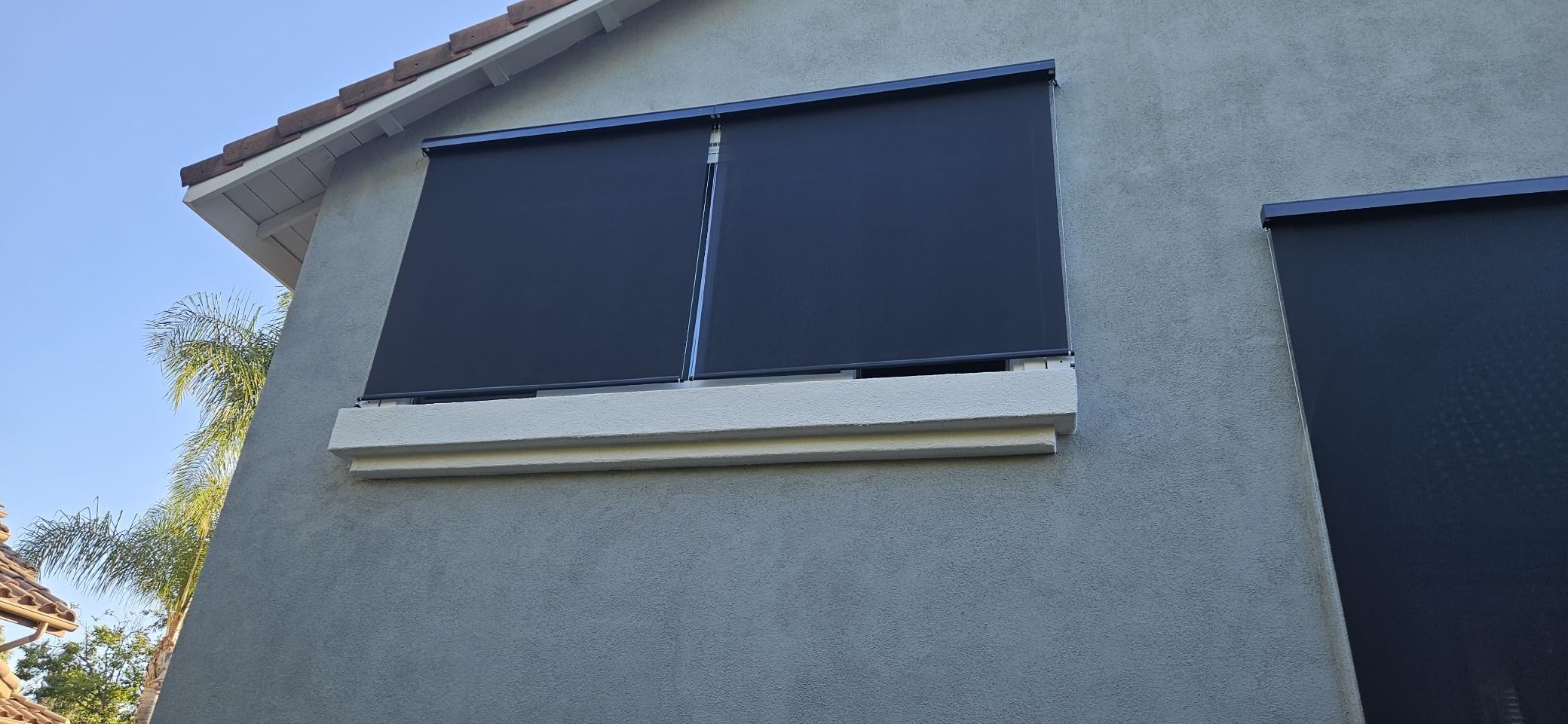 SmartWings Motorized Outdoor Patio Shades Roll Up Blinds for Porch Waterproof Work with Homekit Window Shades Smart Motor Remote Control Screen Sun Roller Shade Blinds Custom Size, 5% Openness Black customer photo 1