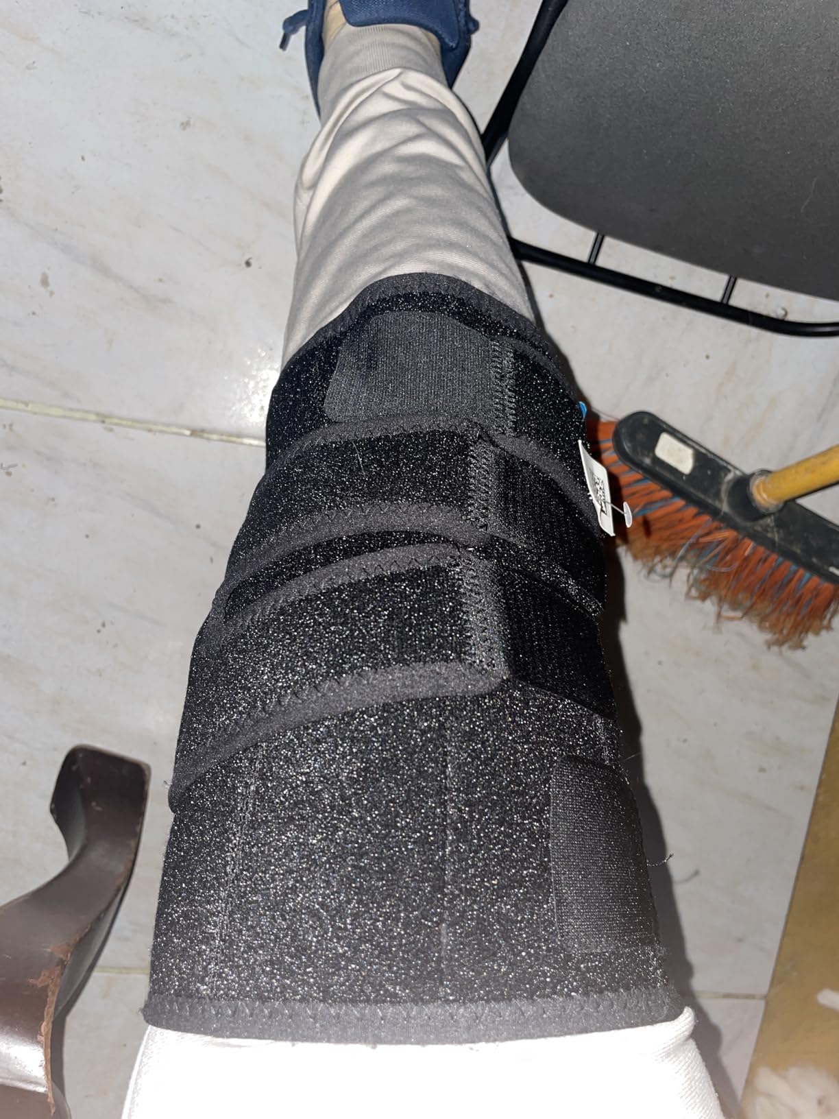 Vive Knee Ice Pack Wrap - Cold/Hot Gel Compression Brace - Heat Support Strap for Arthritis Pain, Tendonitis, ACL, Athletic Injury, Osteoarthritis, Women, Men, Running, Meniscus and Patella Surgery customer photo 2