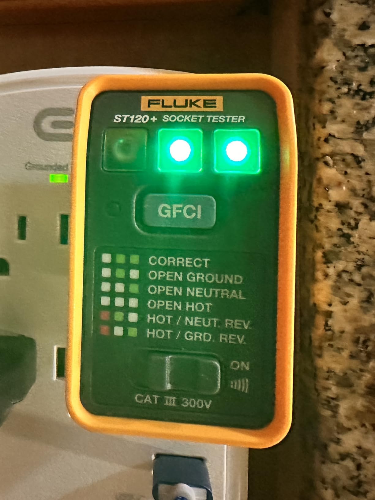 Fluke ST120+ GFCI Socket Tester with Audible Beeper customer photo 1