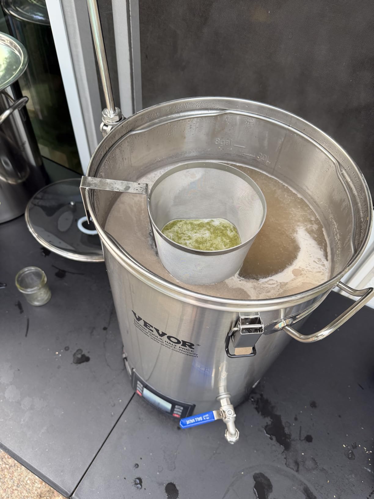 VEVOR Electric Brewing System, 9.2 Gal/35 L Brewing Pot, All-in-One Home Beer Brewer w/Pump, Mash Boil Device w/Panel, Auto/Manual Mode 100-1800W Power 25-100℃ Temp 1-180 min Timer Recipe Memory customer photo 1